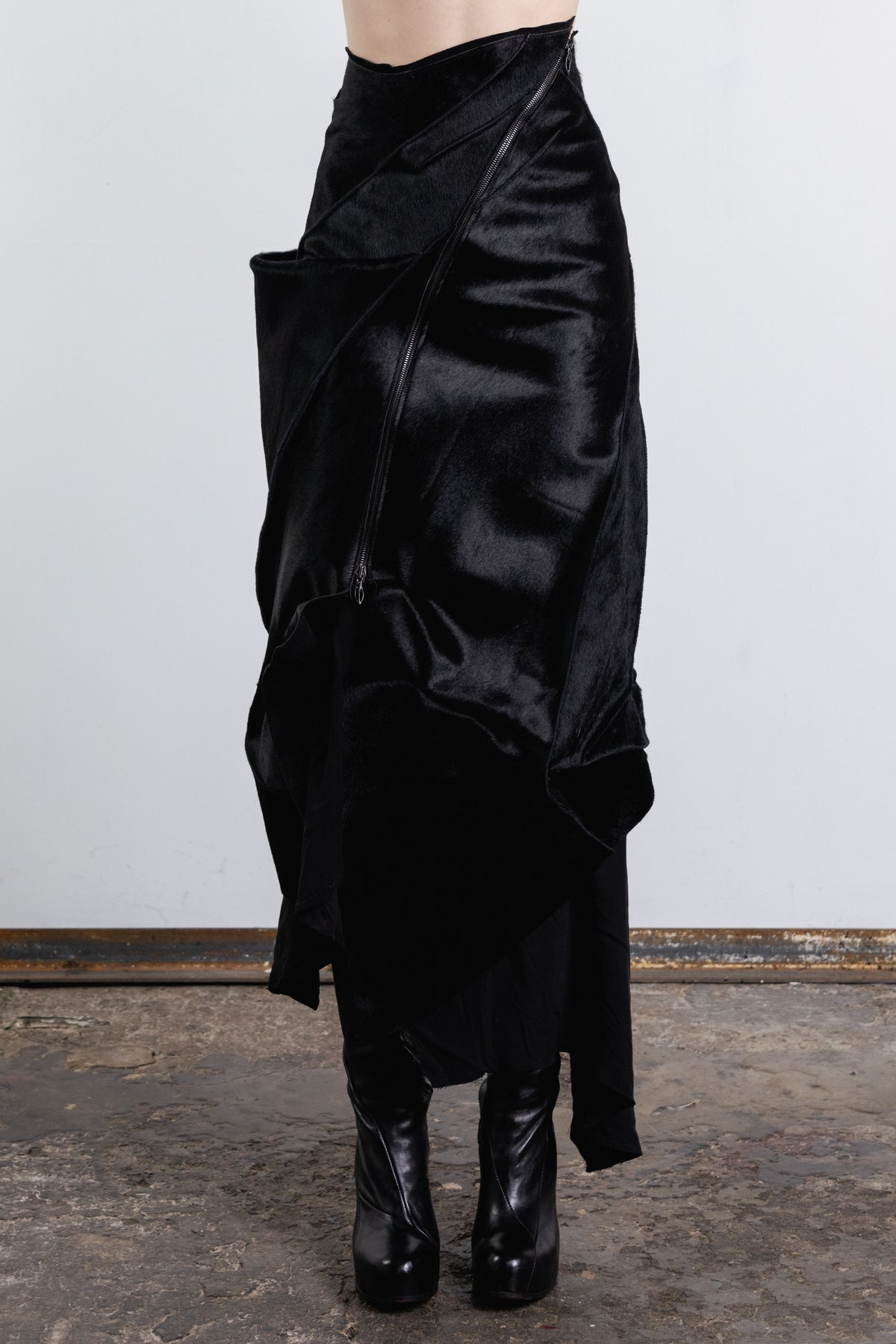 DISTORTION KNEE SKIRT