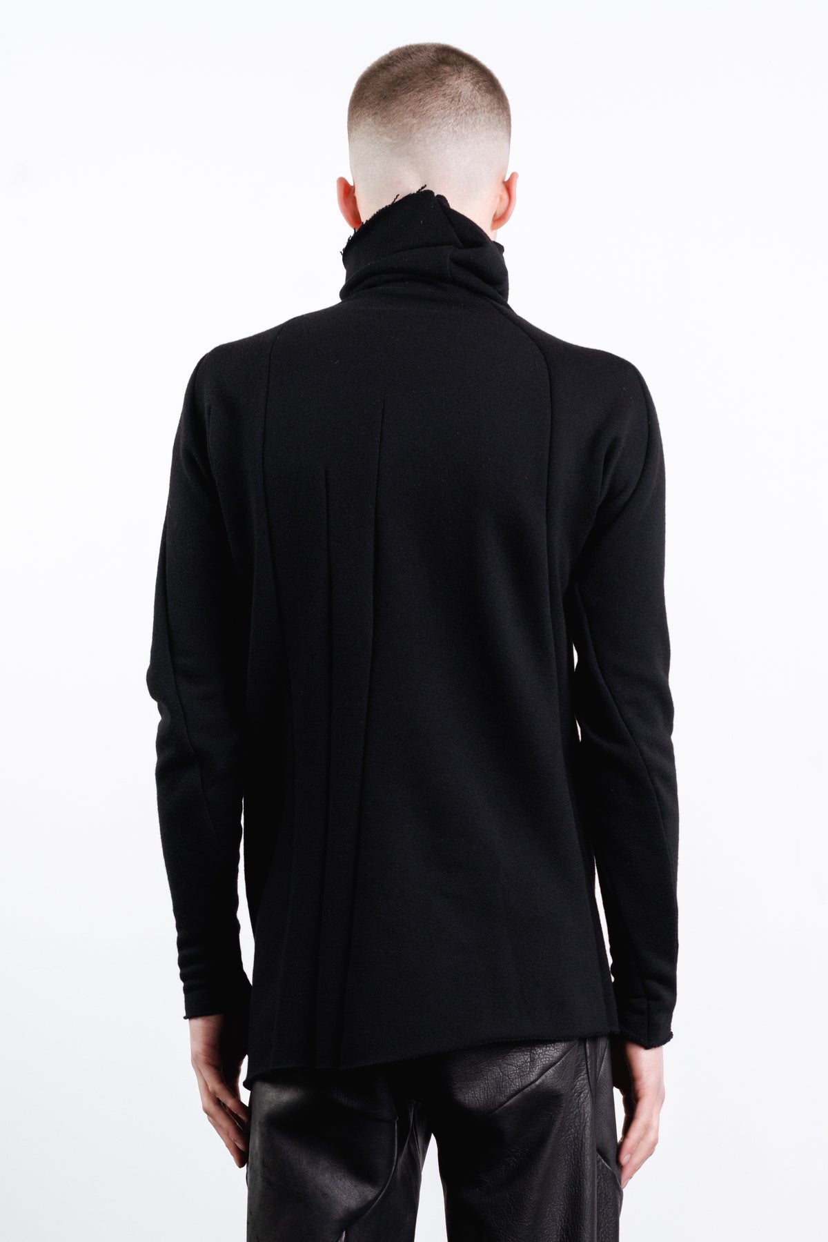 DISTORTION TURTLENECK