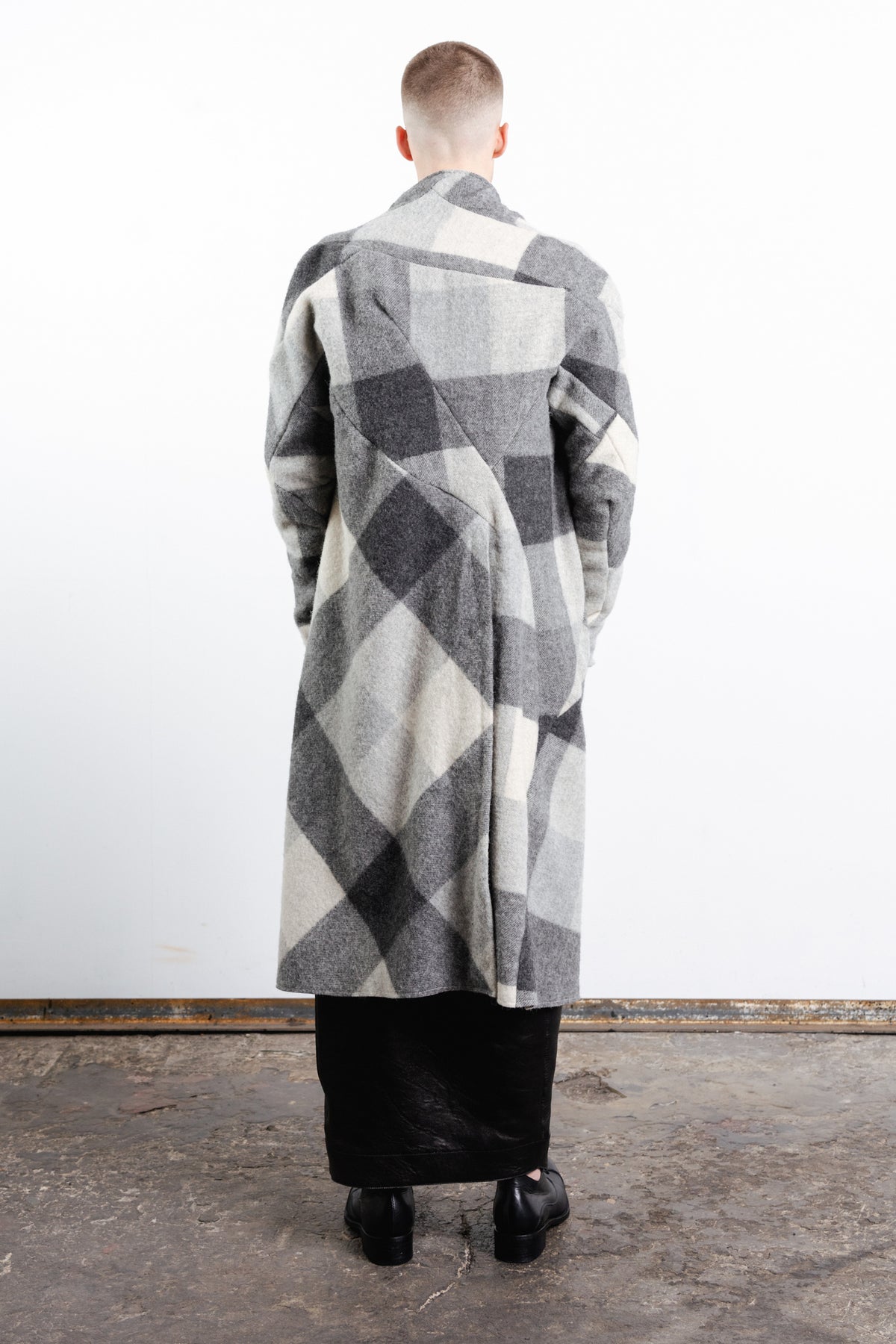 DISTORTION OVERCOAT