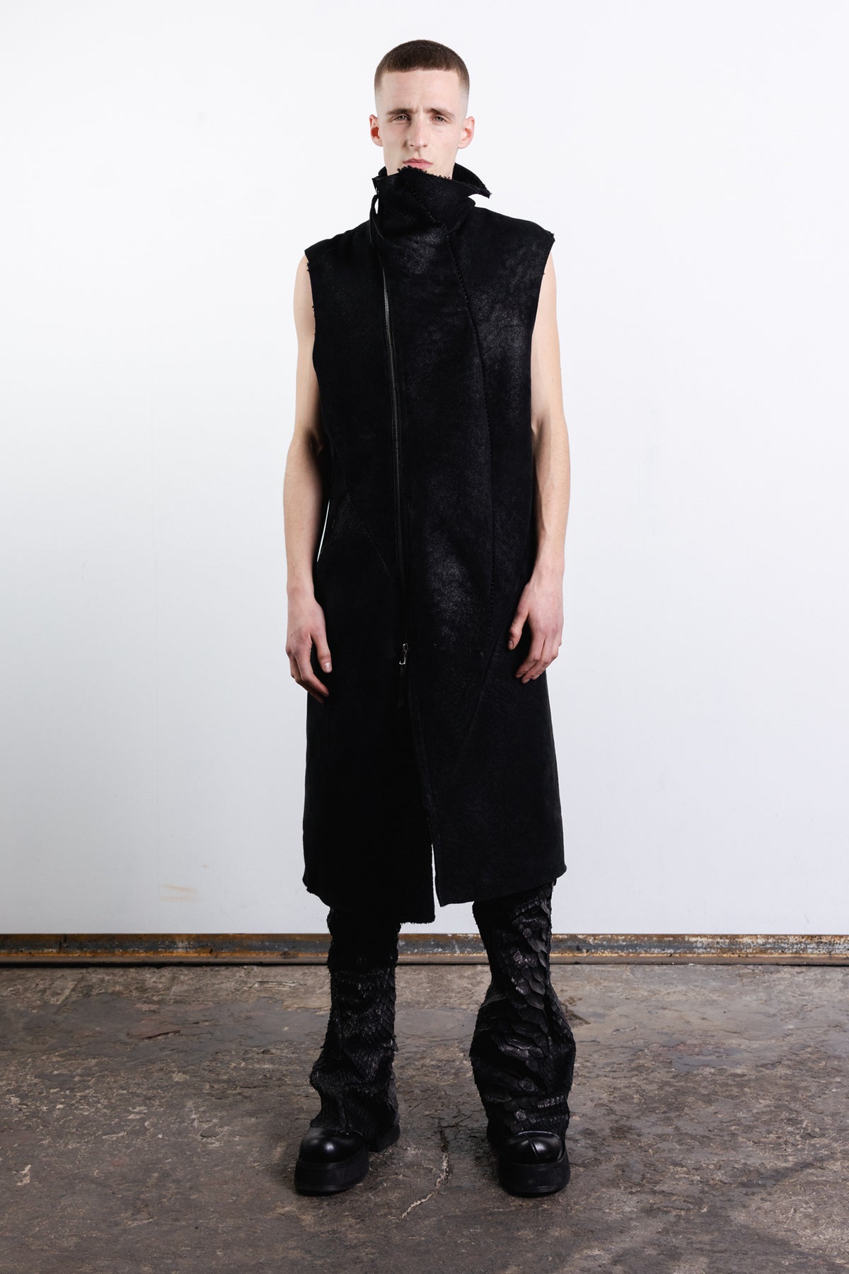 DISTORTION TRENCH COAT VEST