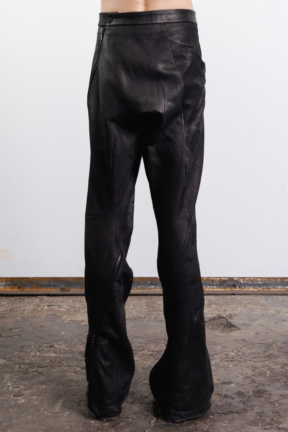 DISTORTION CURVED ZIPPED PANTS