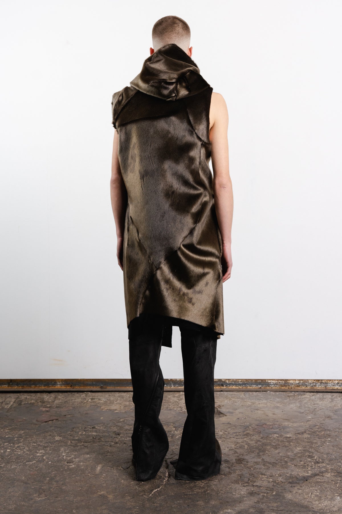 DISTORTION CURVED HOODED VEST