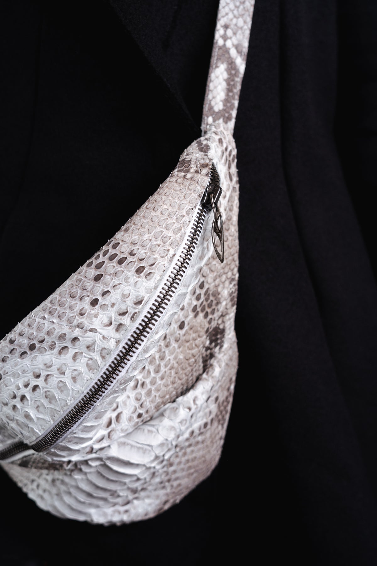 DISTORTION BUMBAG MEDIUM