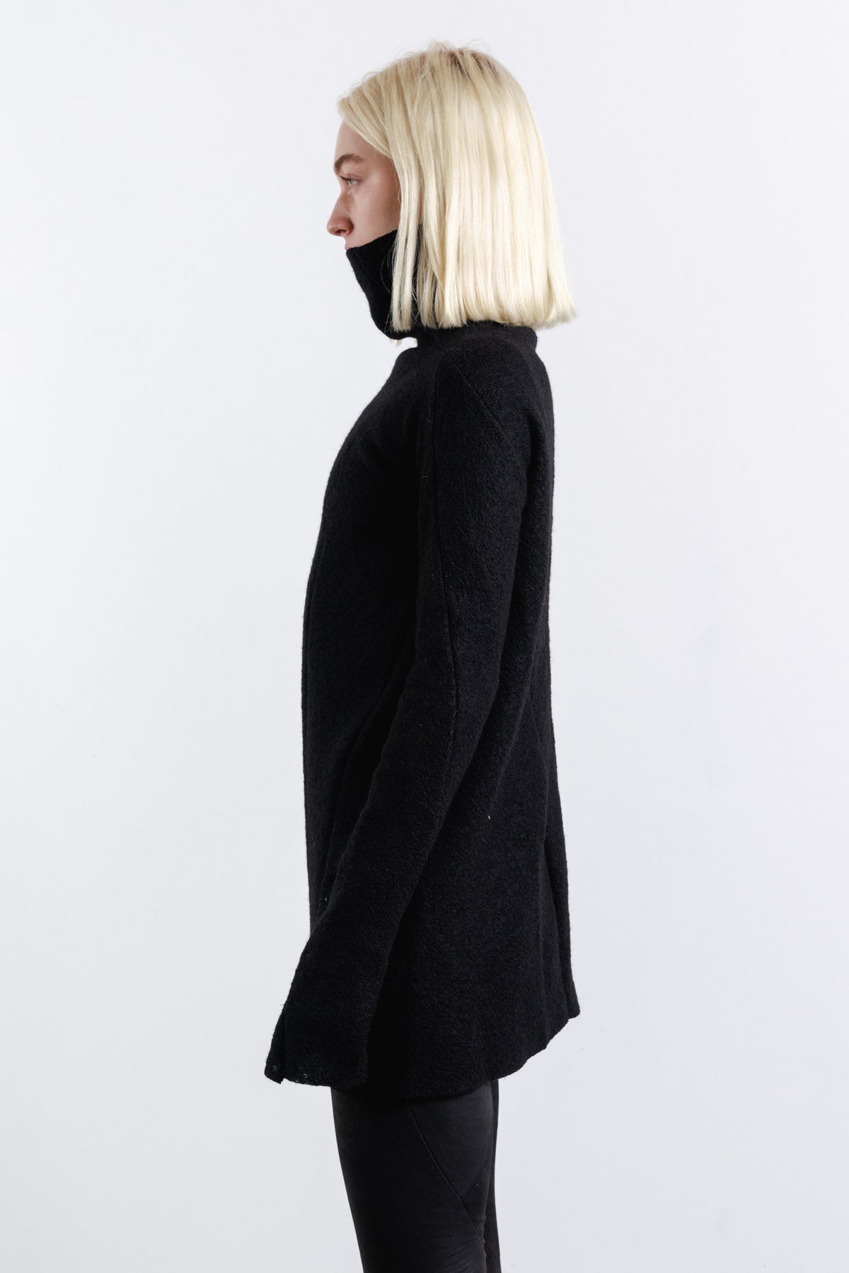 DISTORTION TURTLENECK