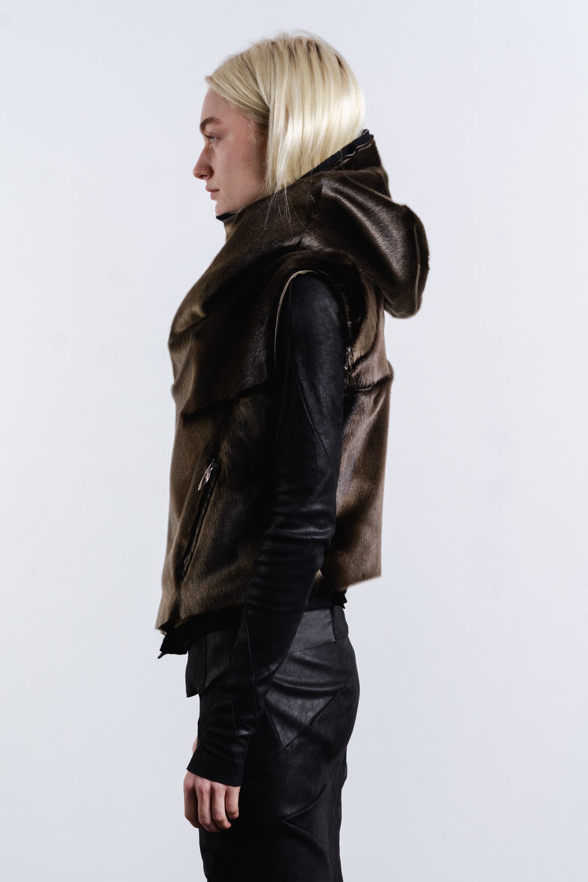 DISTORTION CURVED HOODED VEST