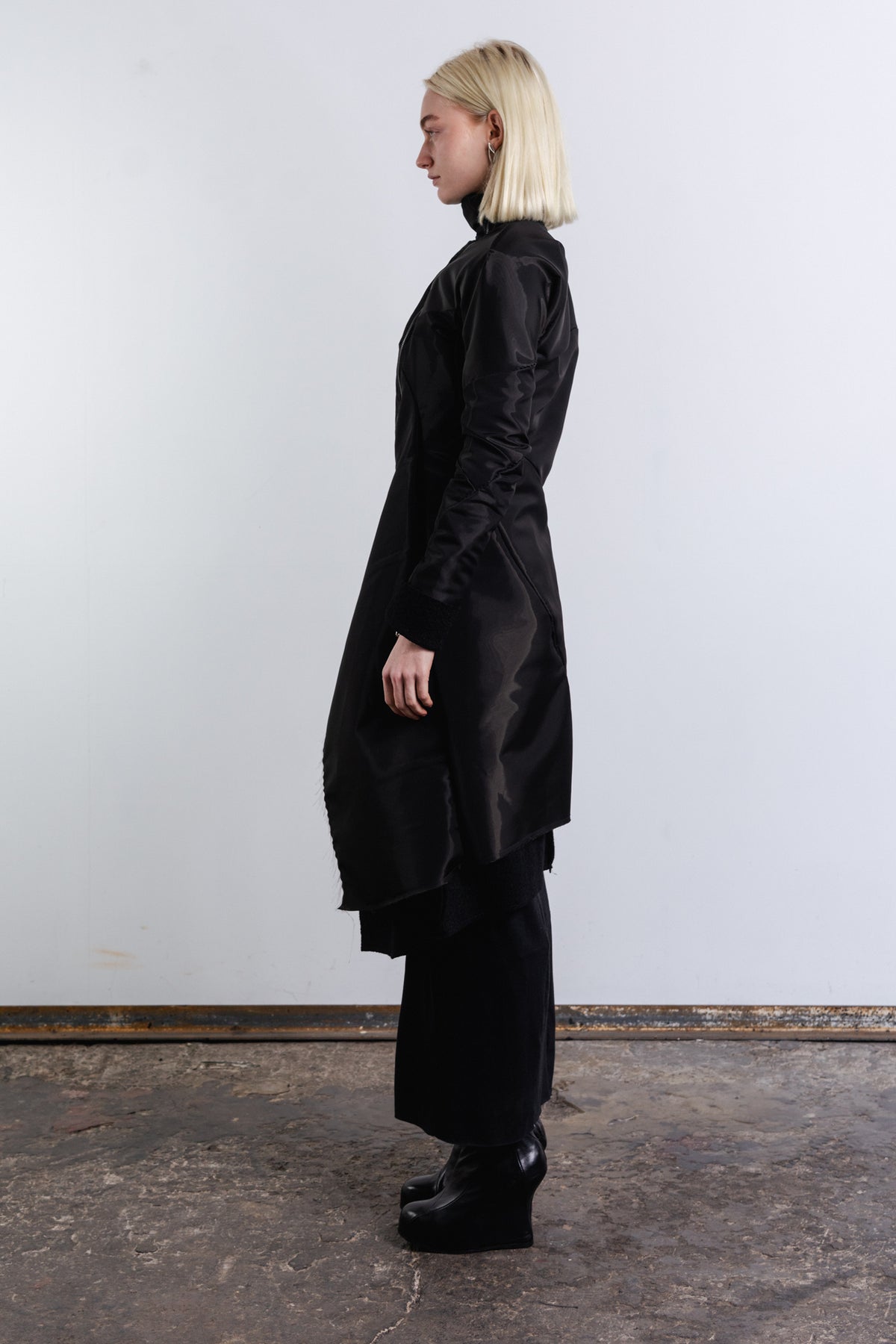 DISTORTION CURVED COAT