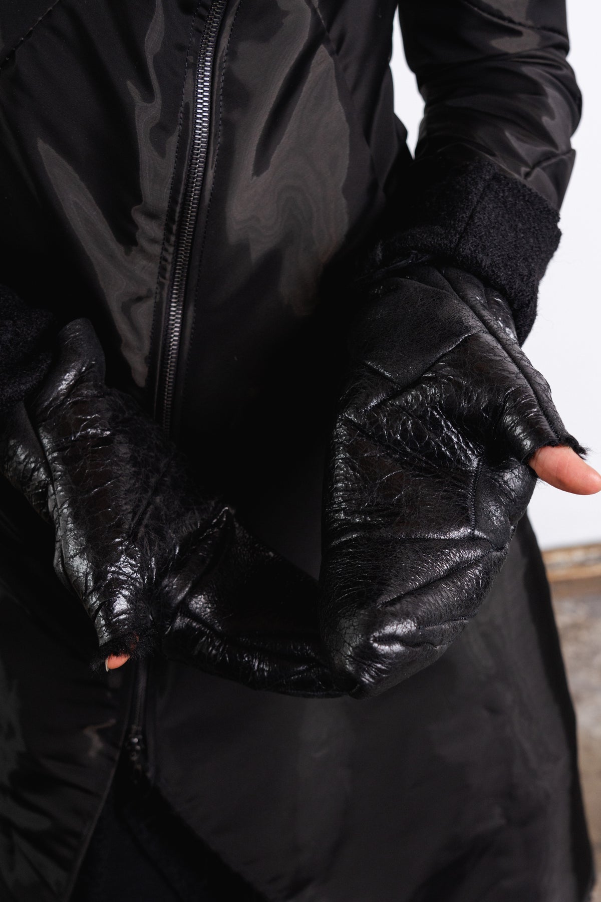 DISTORTION MITTEN GLOVES