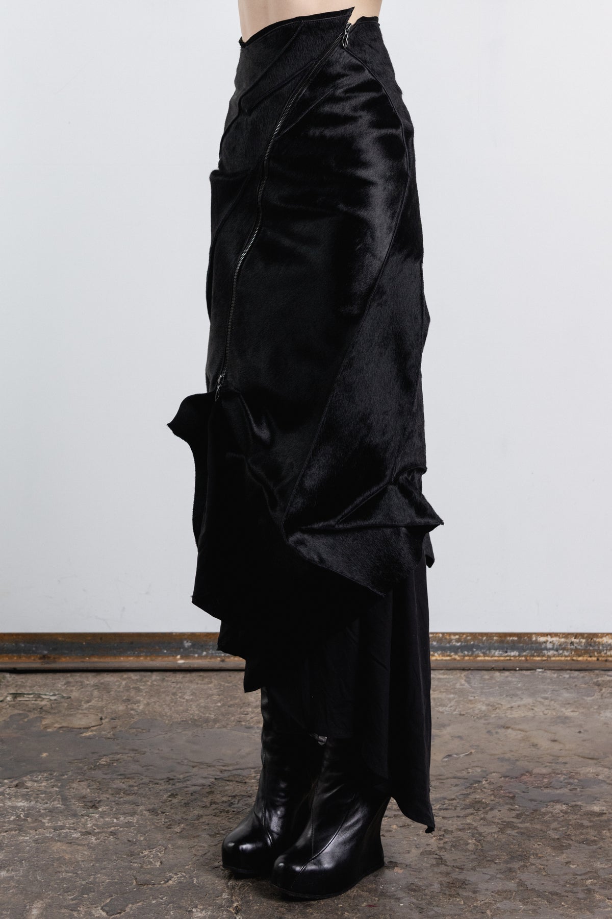 DISTORTION KNEE SKIRT