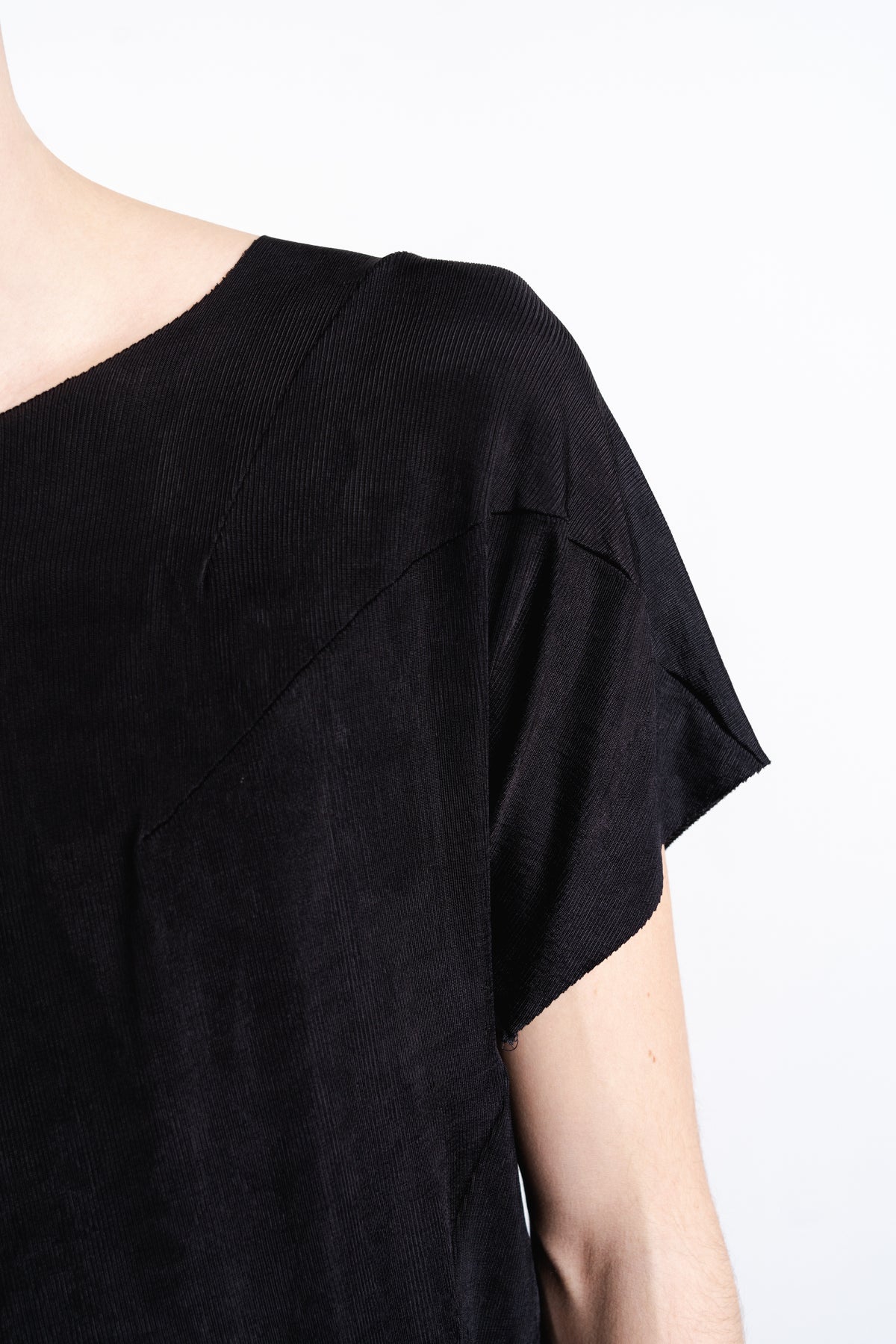 DISTORTION CAP SLEEVE T-SHIRT