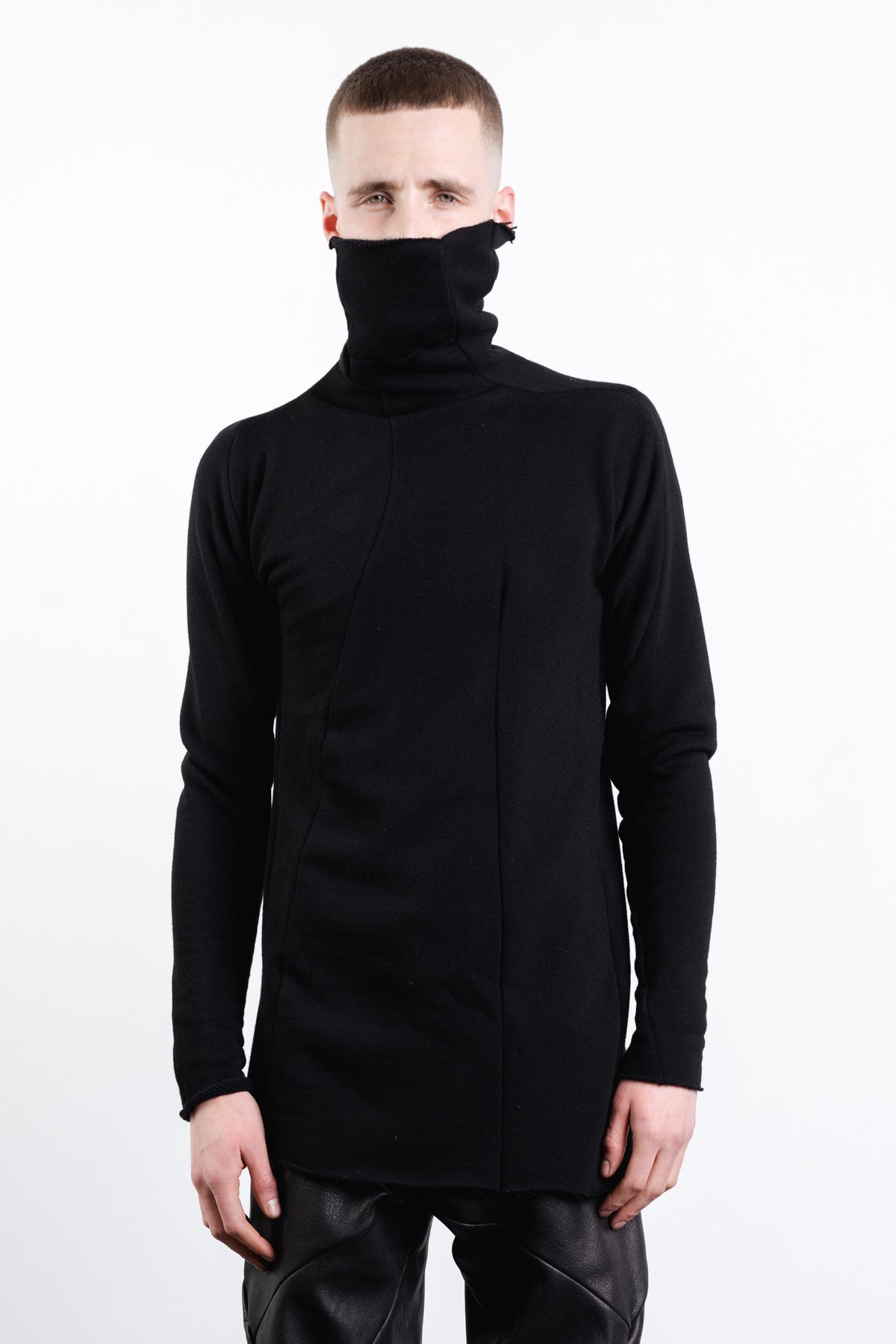DISTORTION TURTLENECK