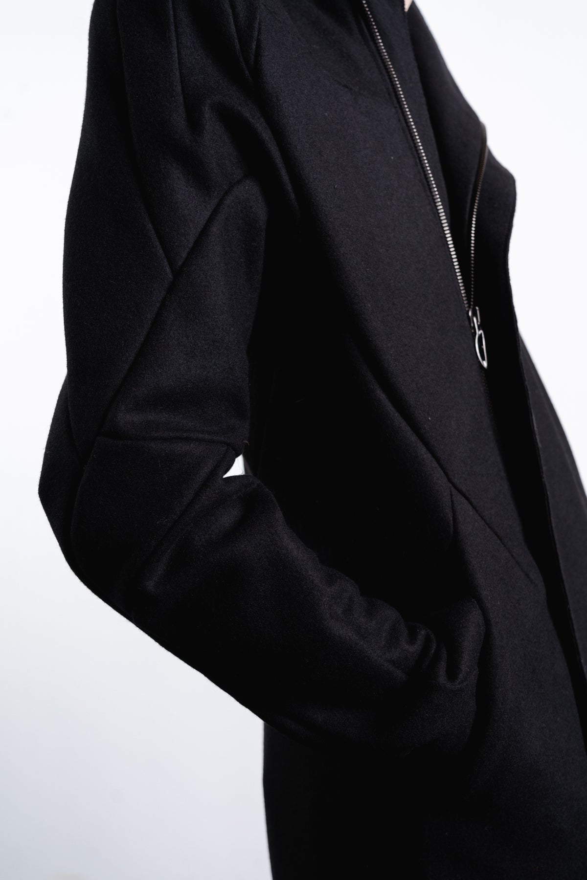 DISTORTION POWER SHOULDER COAT