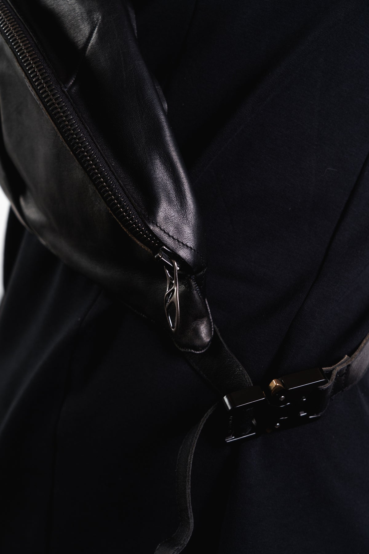 DISTORTION BUMBAG MEDIUM