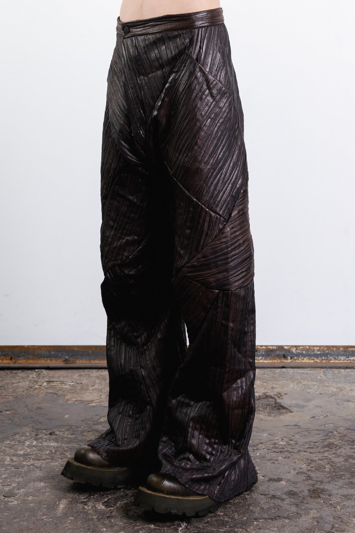 DISTORTION FLARED BAGGY PANTS