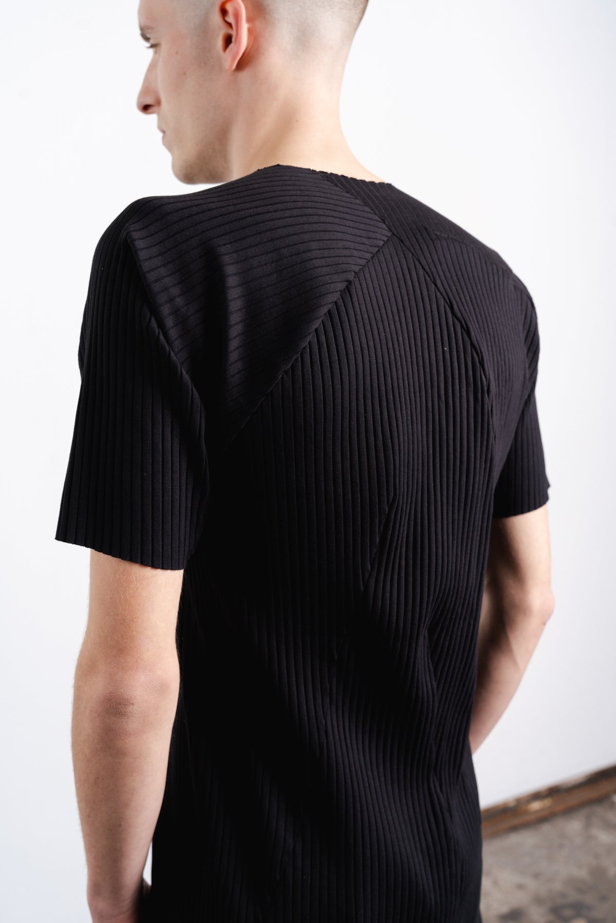 DISTORTION CURVED T-SHIRT MID-LENGTH SLEEVES