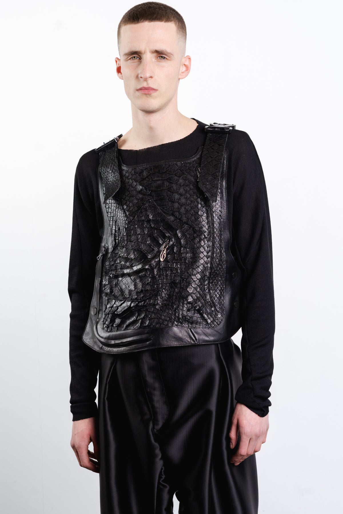 DISTORTION BULLET PROOF VEST