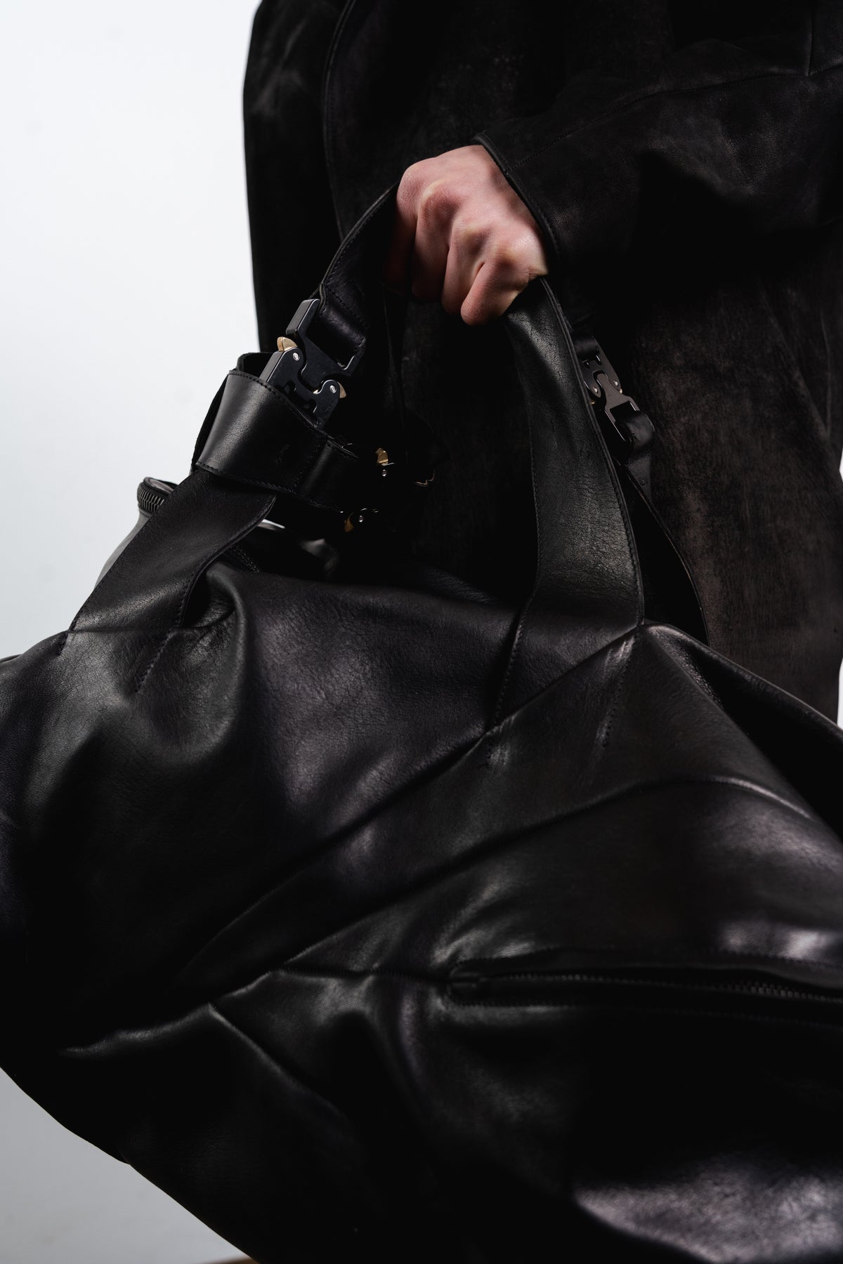 DISTORTION WEEKENDER BAG MEDIUM