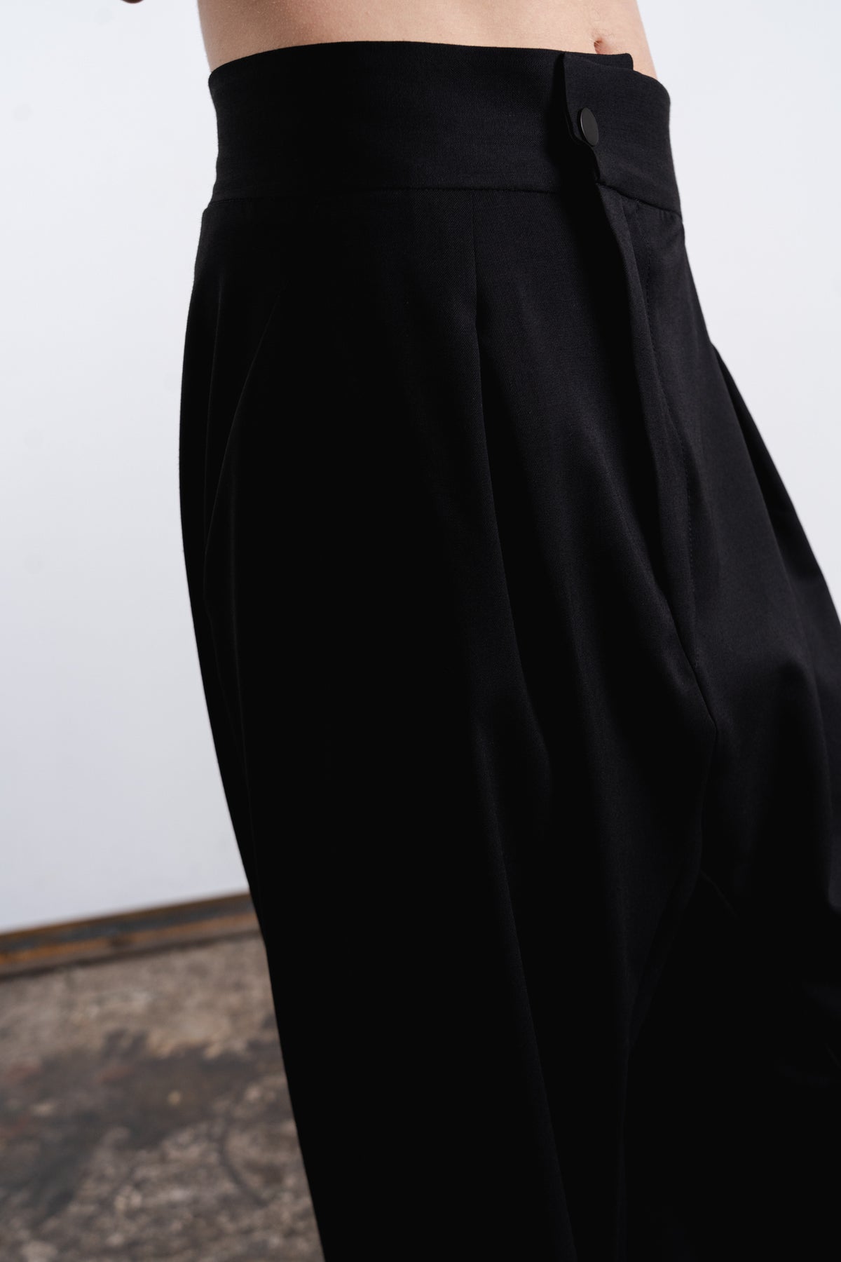 DISTORTION HIGH WAIST FOLD PANTS