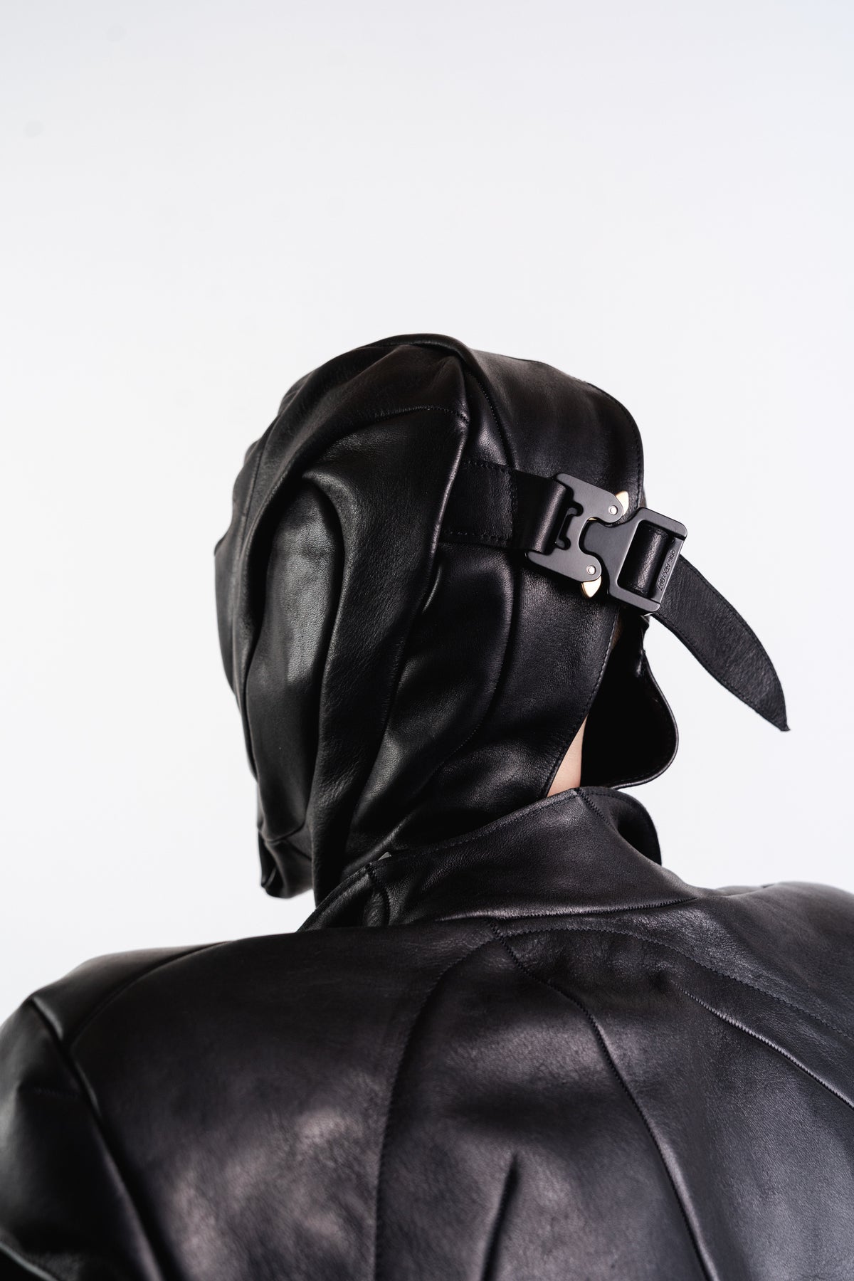 DISTORTION BROKEN LEASH MASK