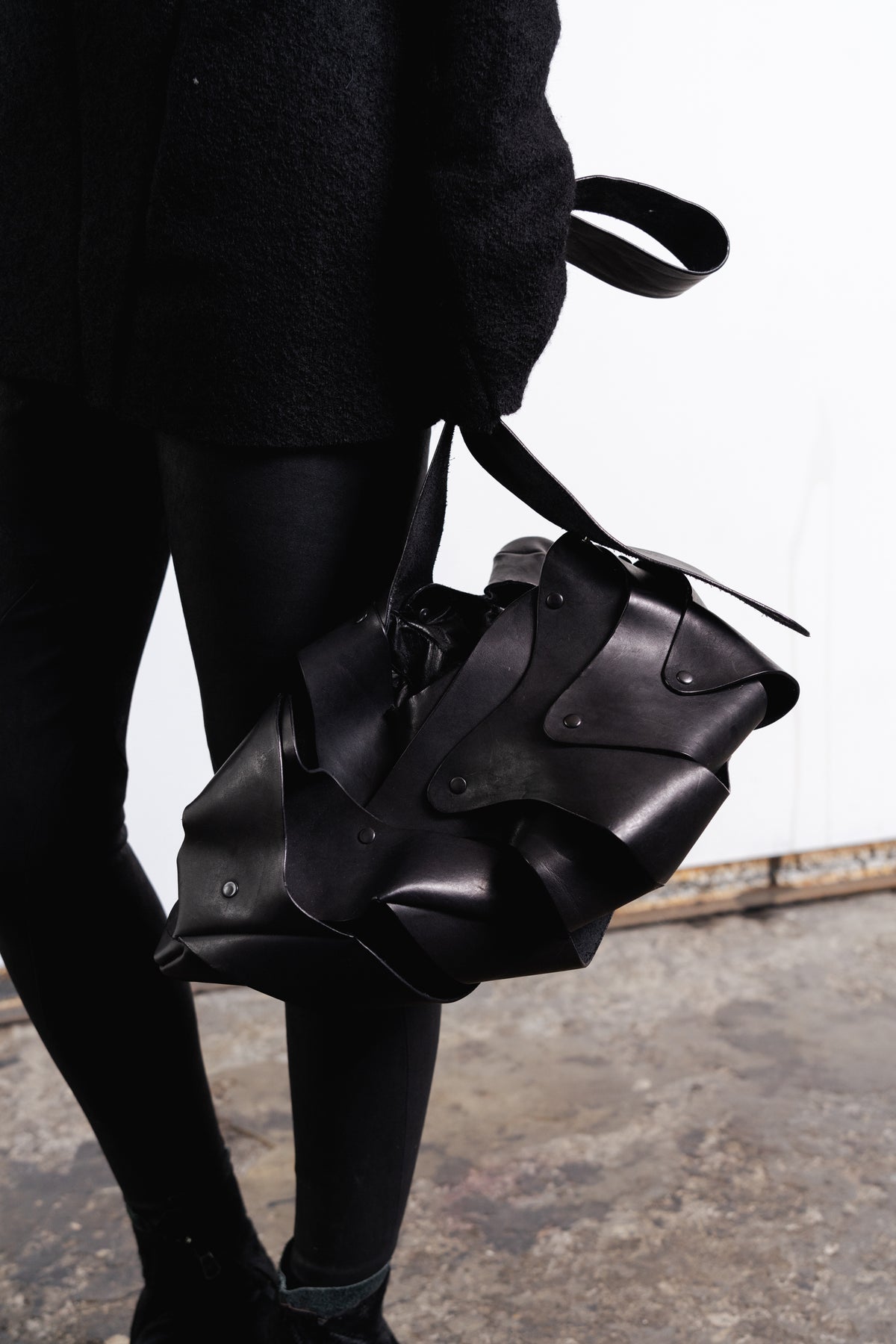 DISTORTION RIVETS BAG