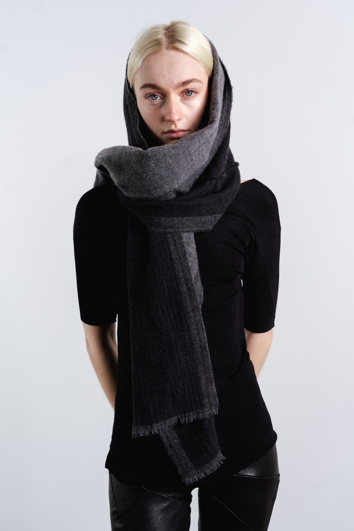 DISTORTION DOUBLE FACE SCARF