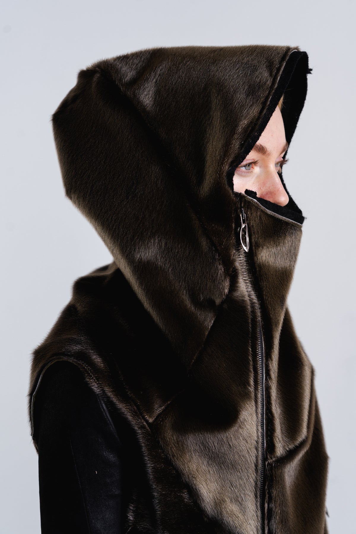DISTORTION CURVED HOODED VEST