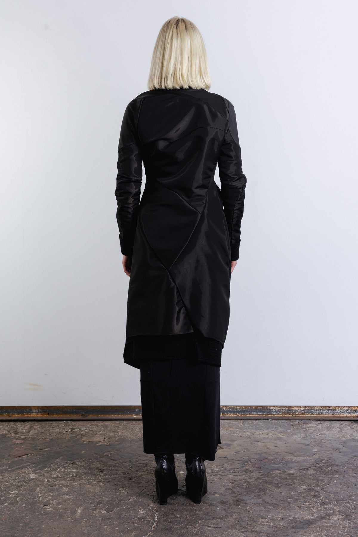 DISTORTION CURVED COAT