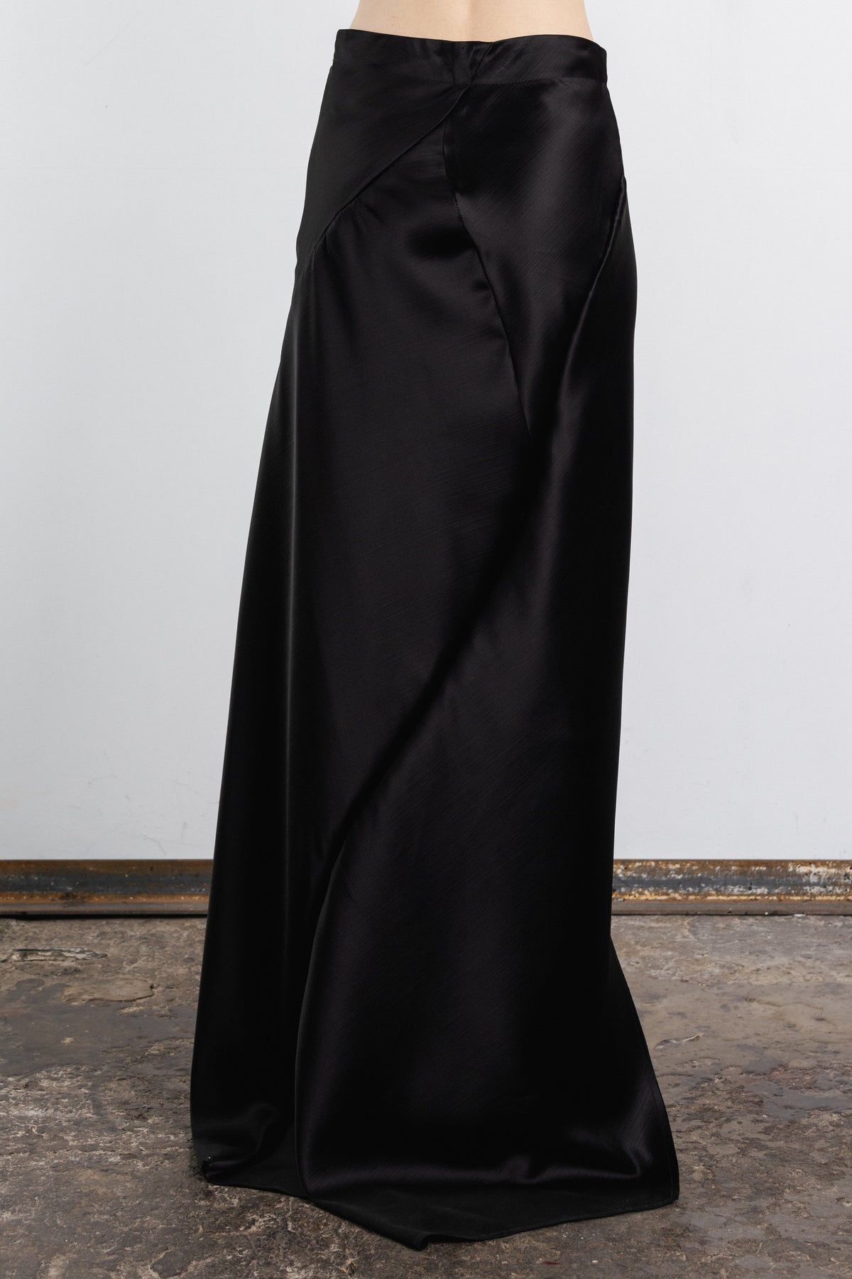 DISTORTION FRONT SLIT SKIRT