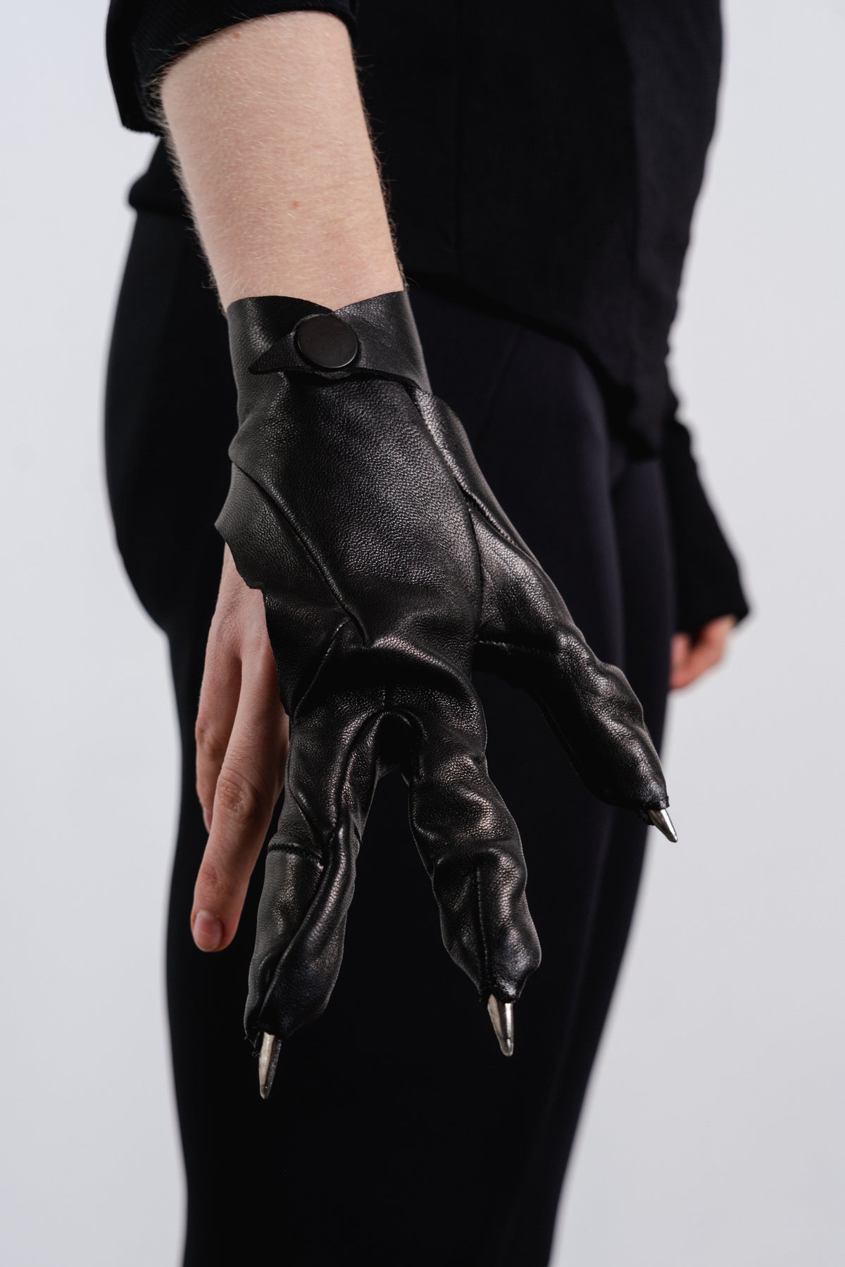 DISTORTION SPIKE GLOVE