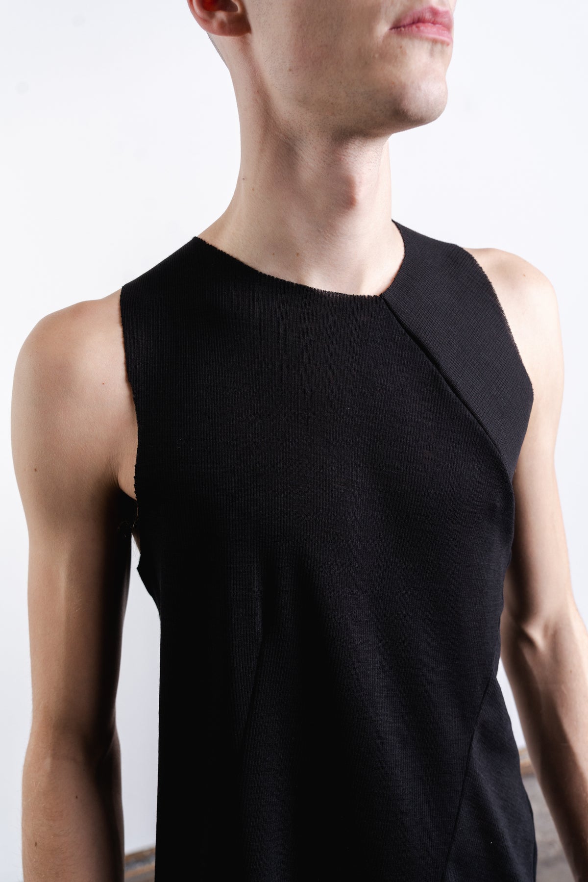 DISTORTION FITTED TANK TOP