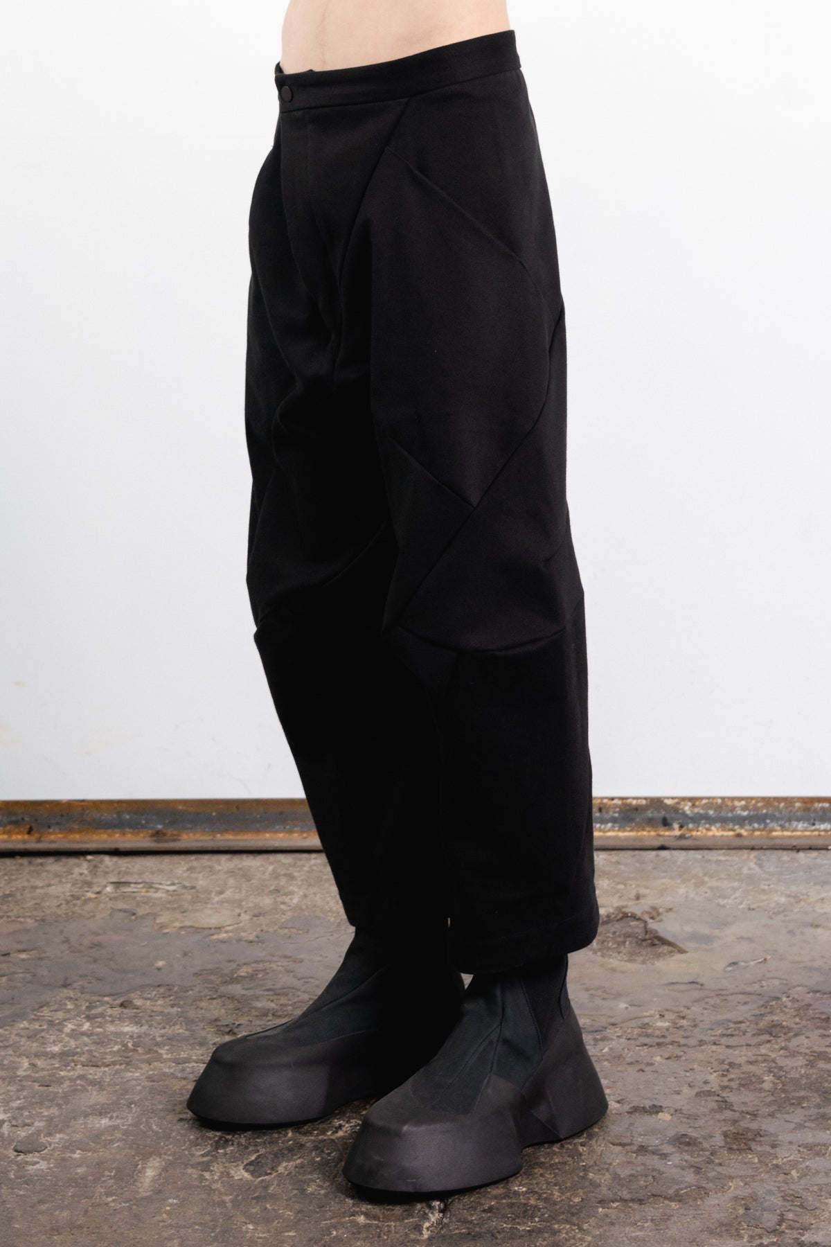 DISTORTION BALLOON PANTS