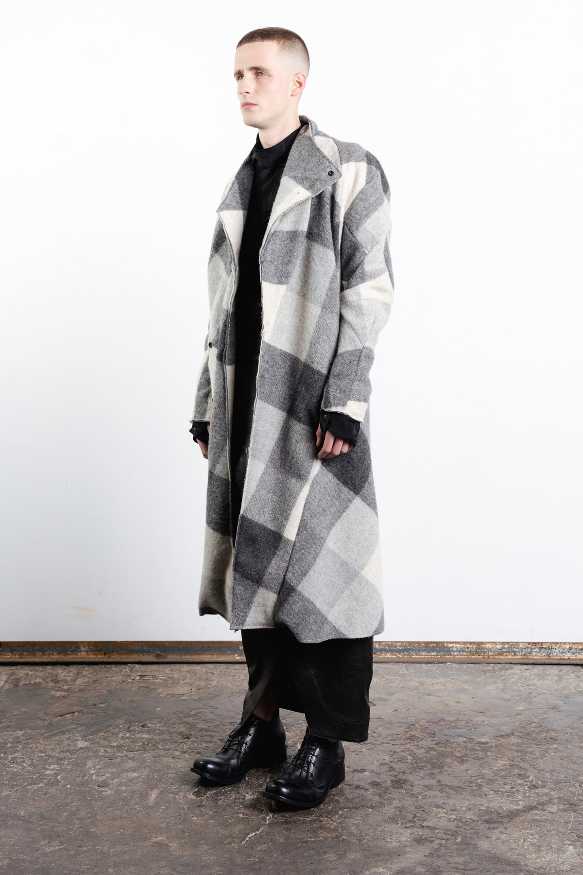 DISTORTION OVERCOAT