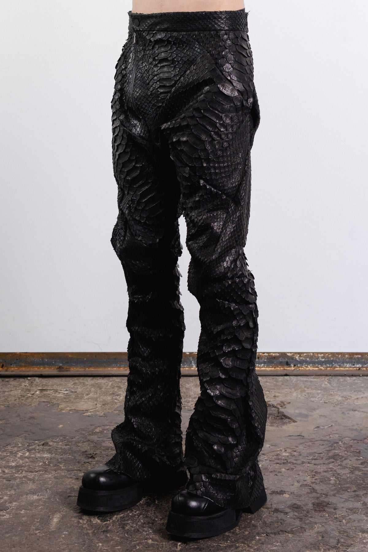 DISTORTION SCULPTURE PANTS