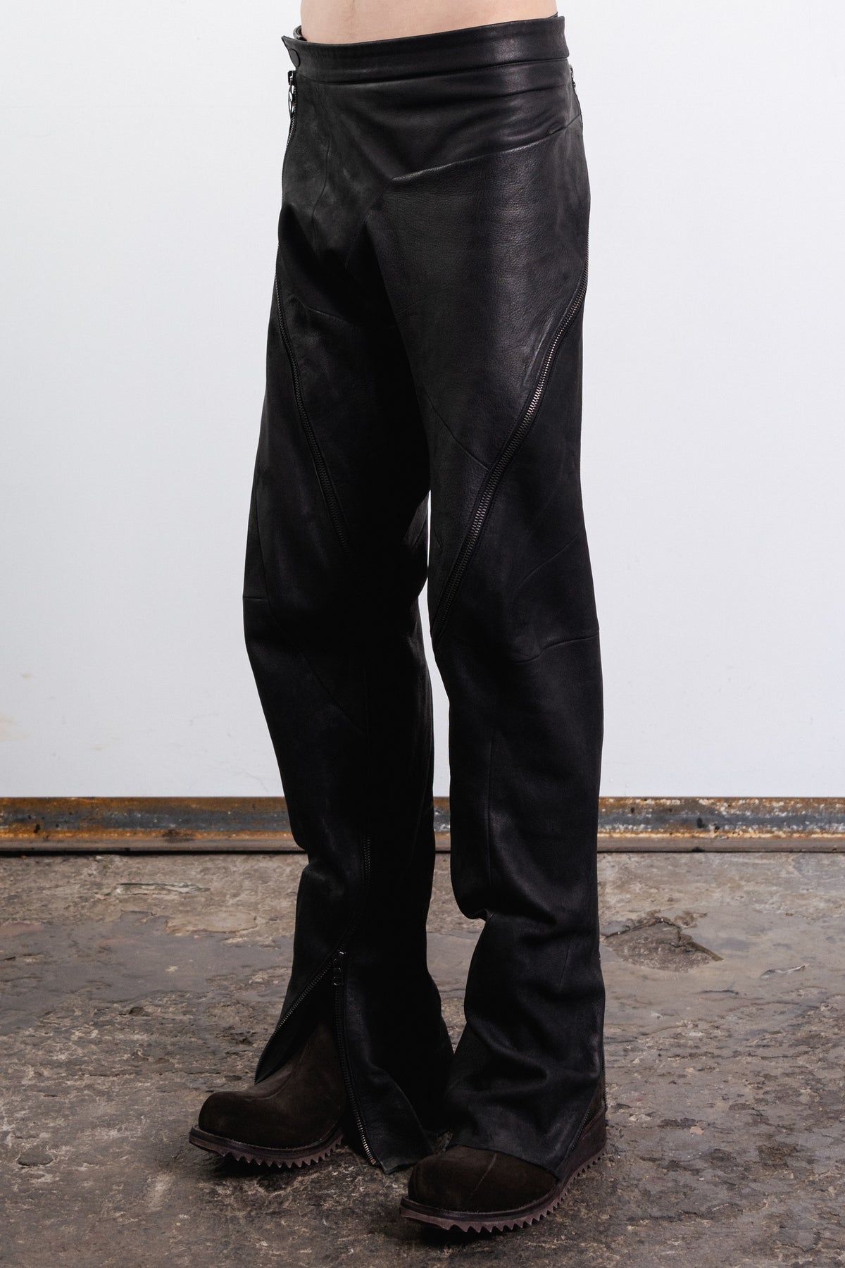 DISTORTION CURVED ZIPPED PANTS