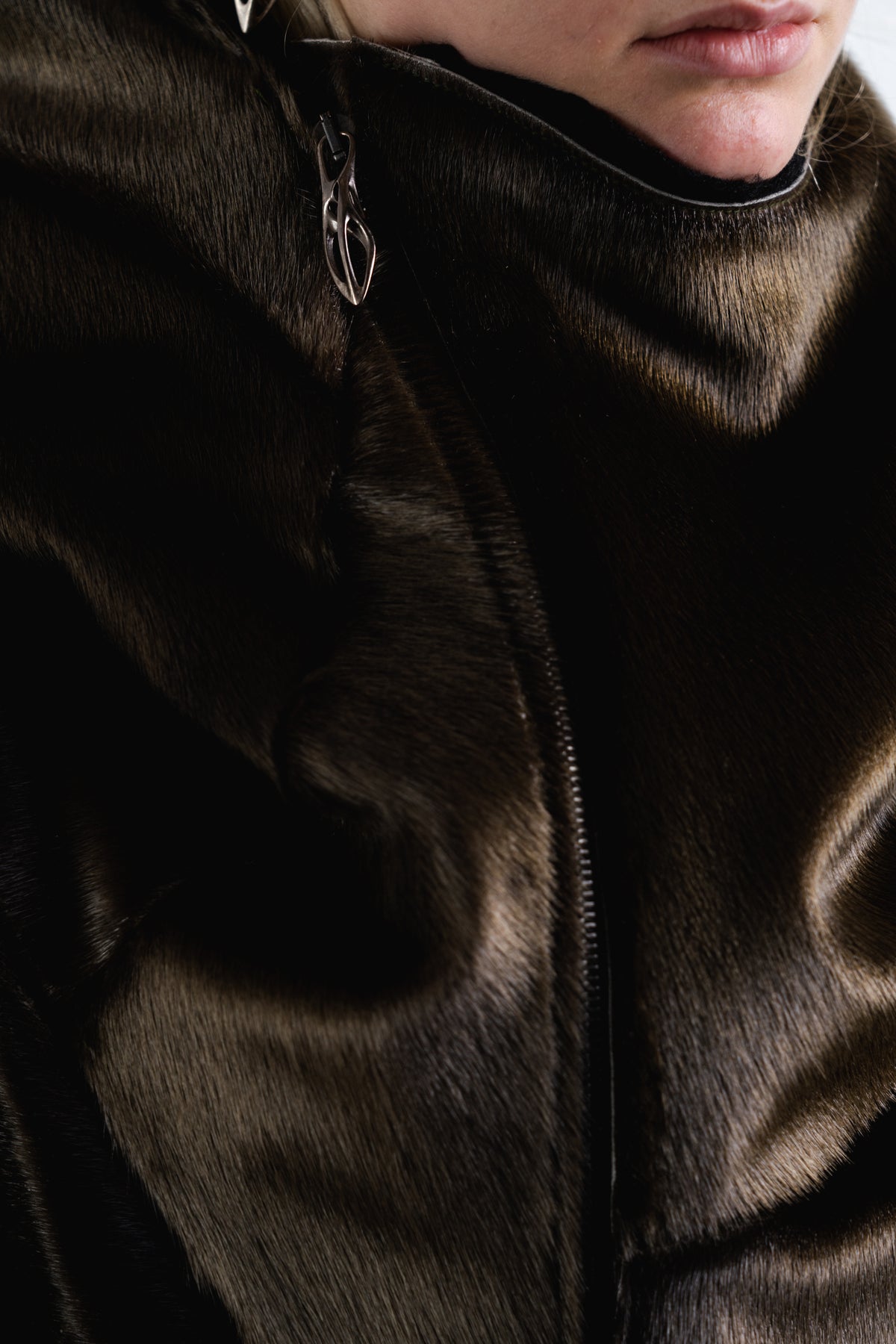 DISTORTION CURVED HOODED VEST