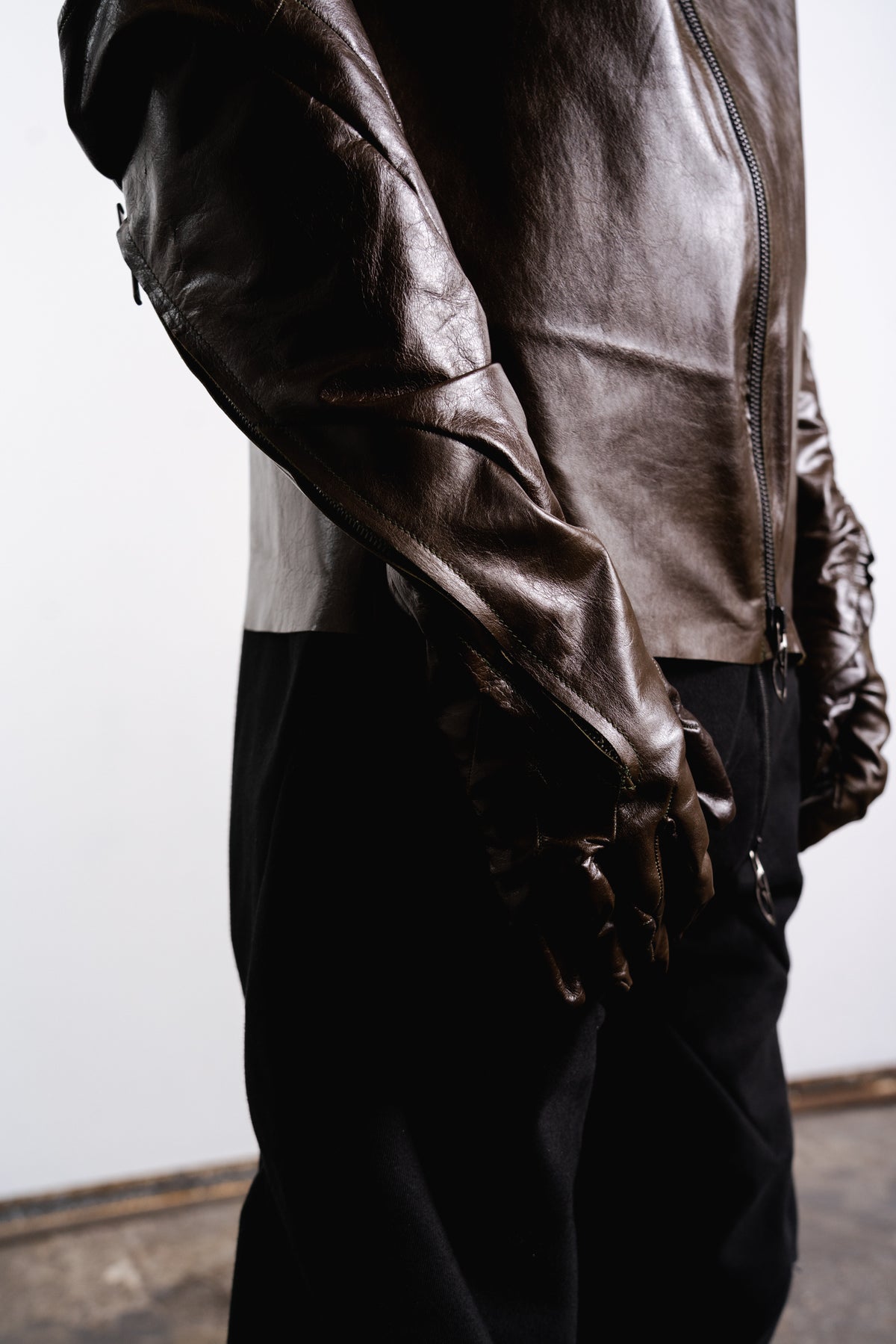 DISTORTION GLOVED STRAIT JACKET