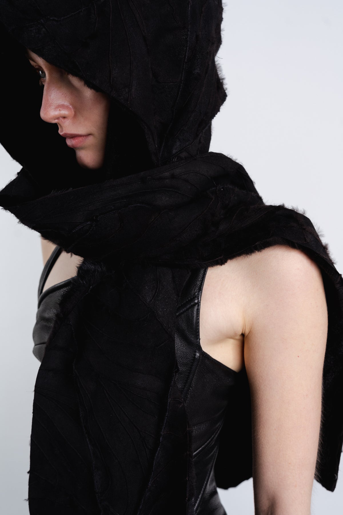 DISTORTION HOODED SCARF