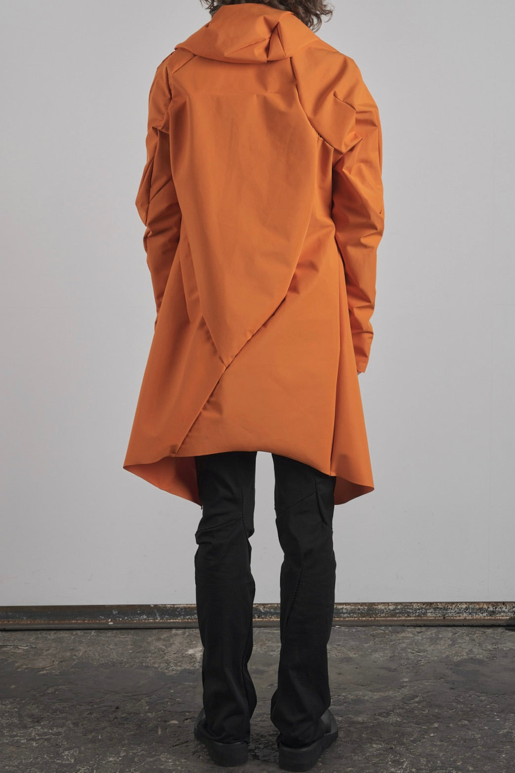 DISTORTION CURVED HOODED COAT – Coat, LEON EMANUEL BLANCK