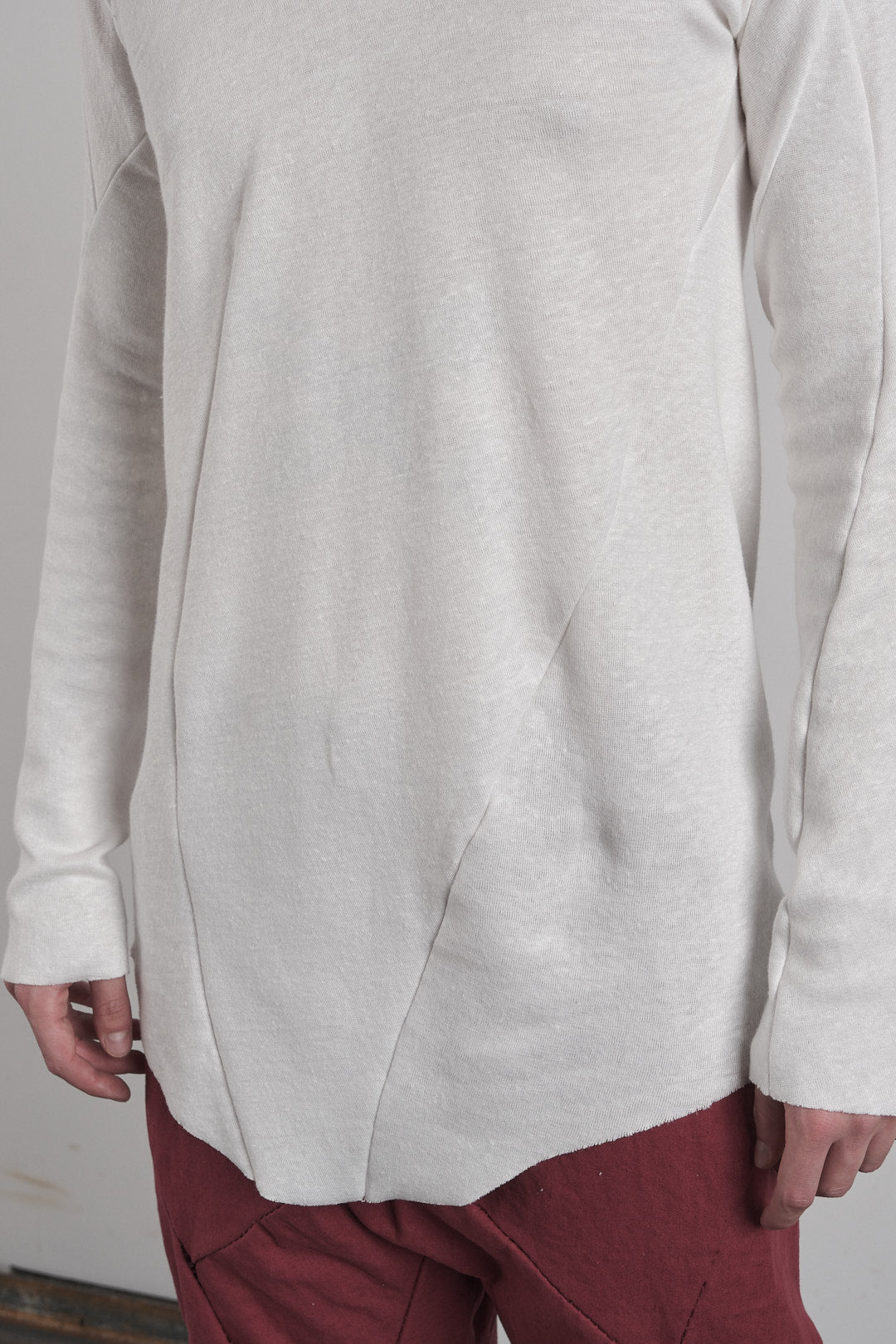 DISTORTION LONG CURVED T-SHIRT – T-Shirt, LEON EMANUEL BLANCK