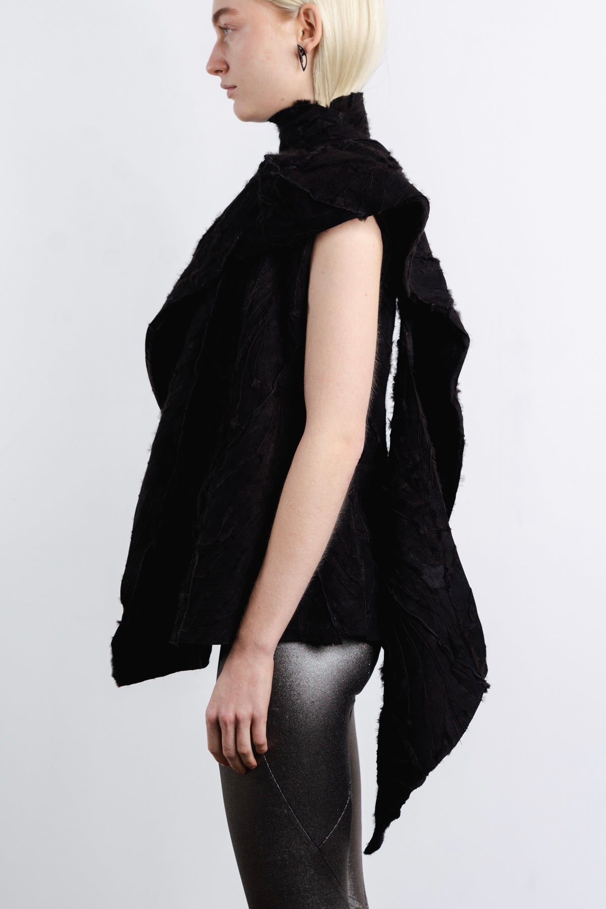 DISTORTION SCARF VEST