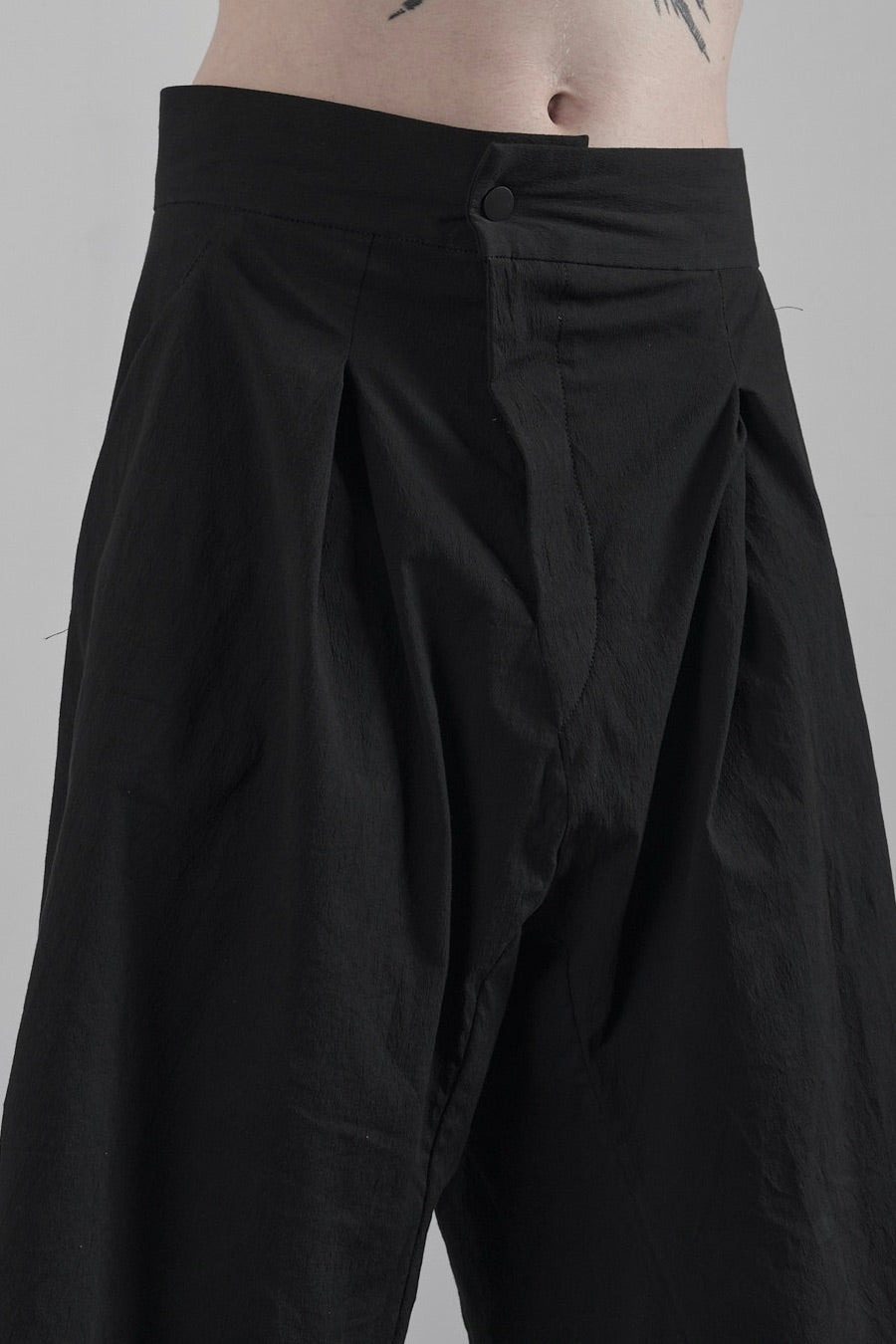 DISTORTION SHORT FOLD PANTS – Pants, LEON EMANUEL BLANCK