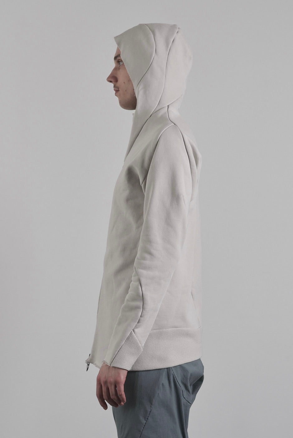 DISTORTION SHORT HOODIE ZIPPED – Hoodie, LEON EMANUEL BLANCK