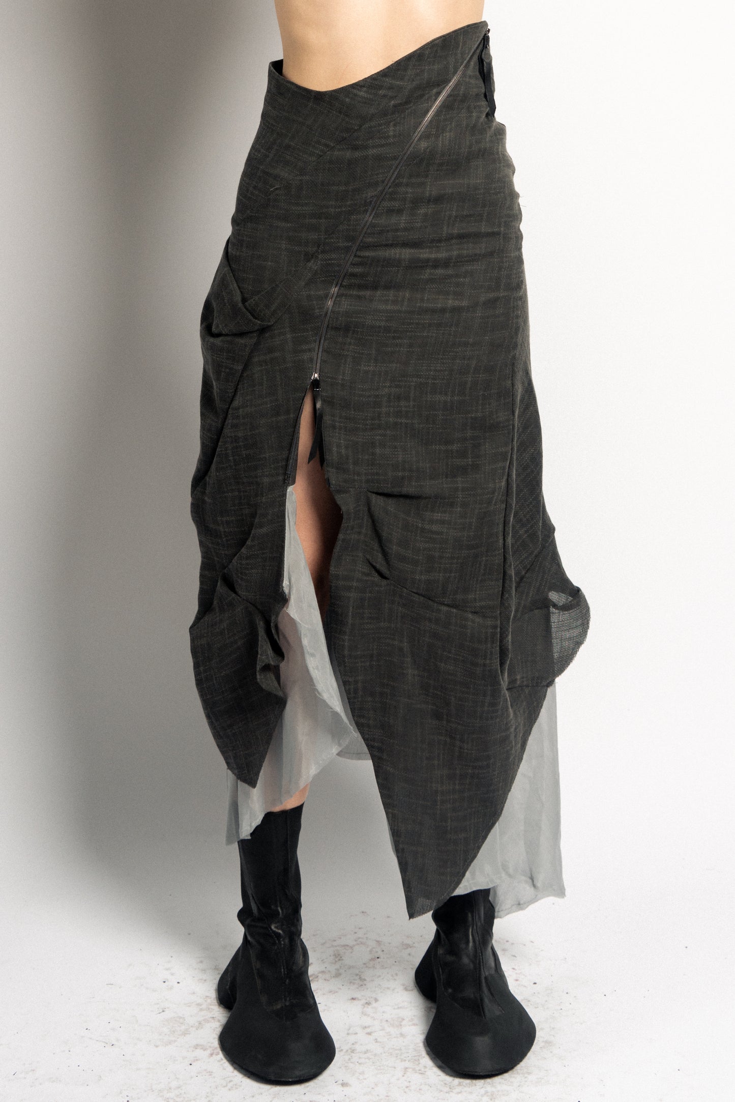 DISTORTION KNEE SKIRT