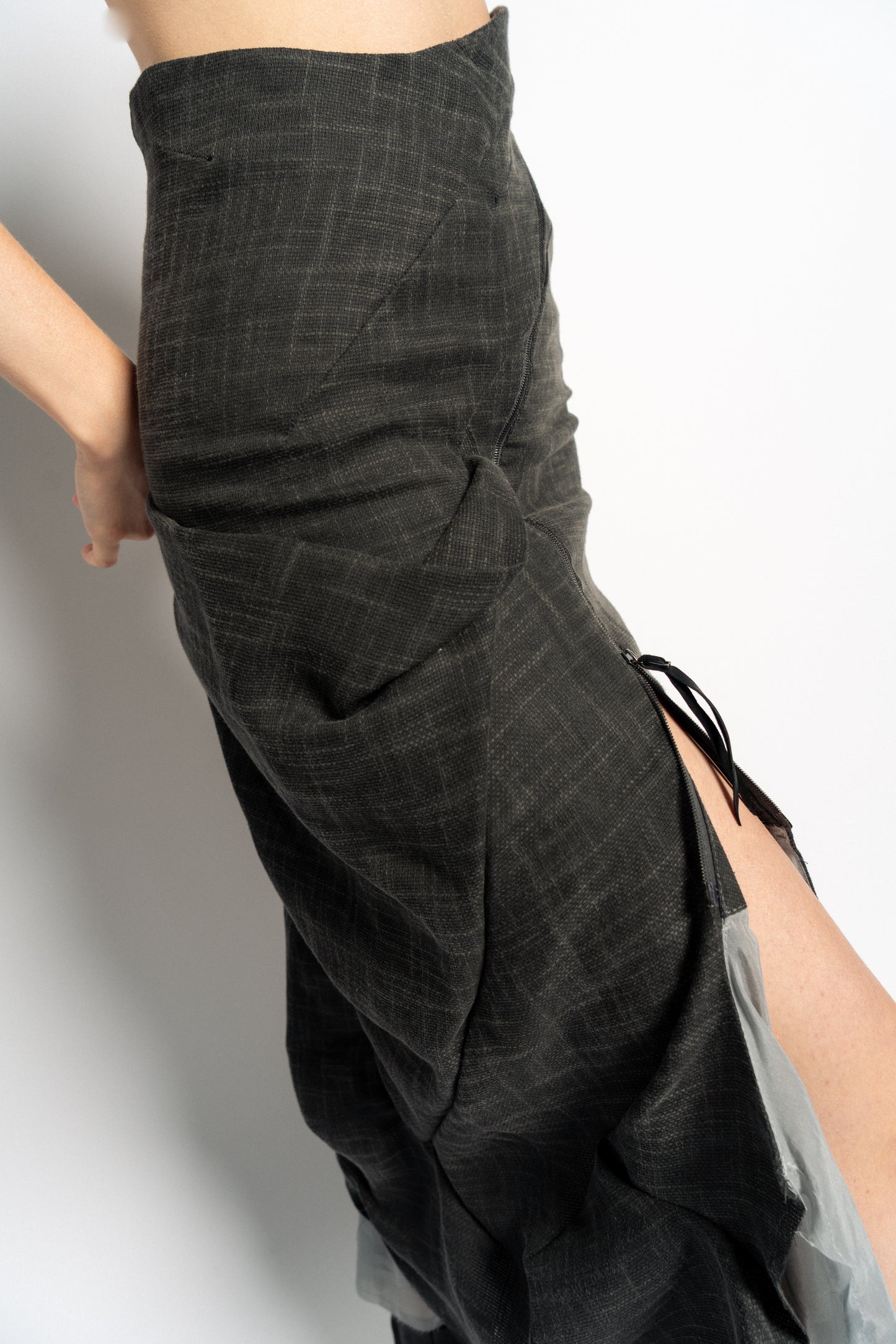 DISTORTION KNEE SKIRT