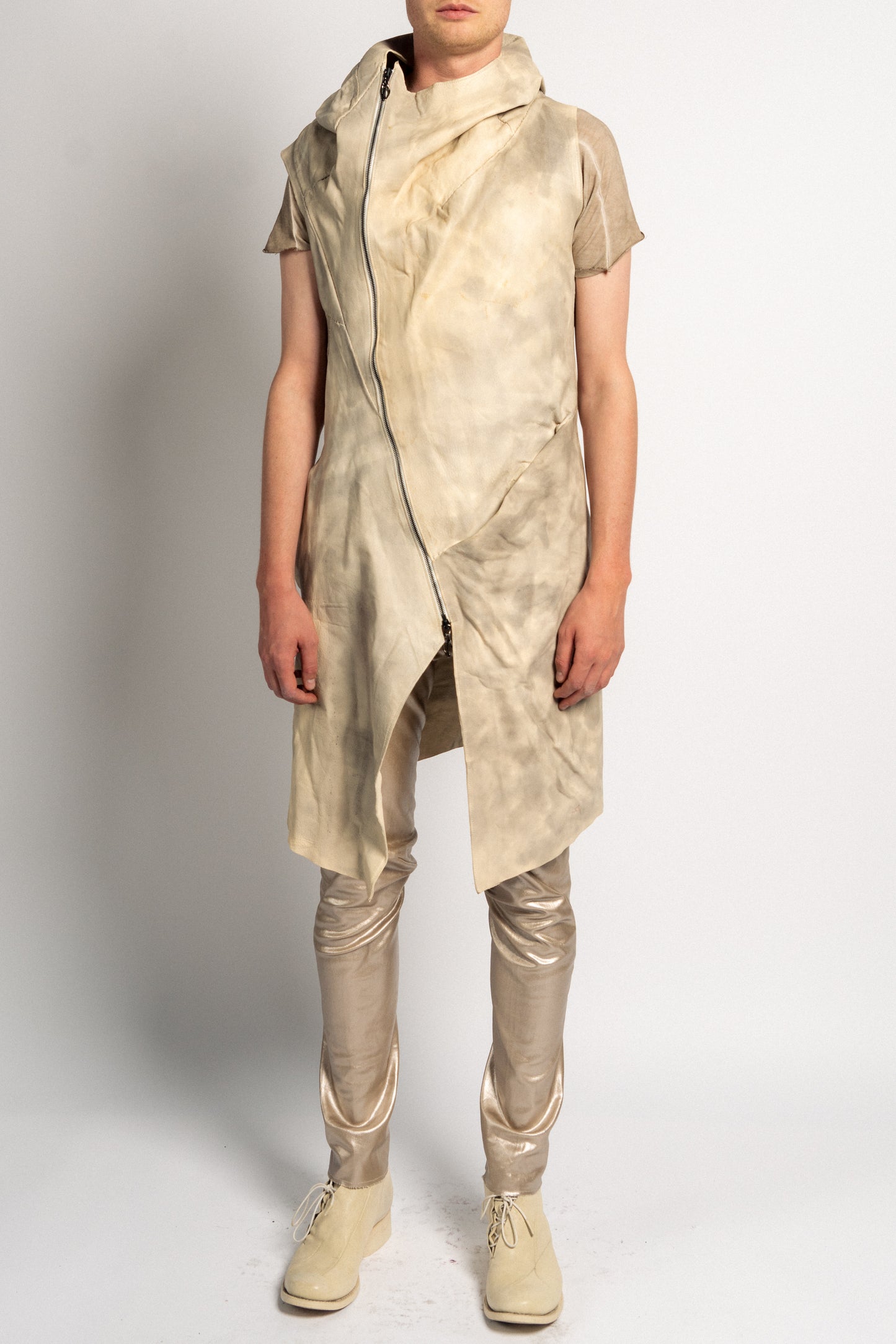 DISTORTION CURVED HOODED VEST