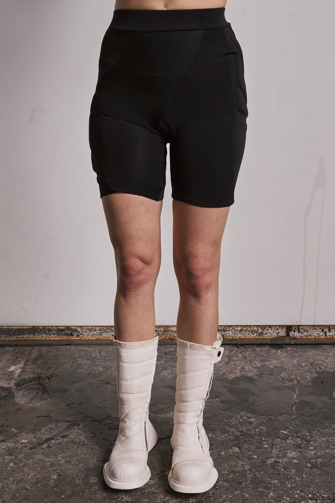 DISTORTION PADDED SHORTS