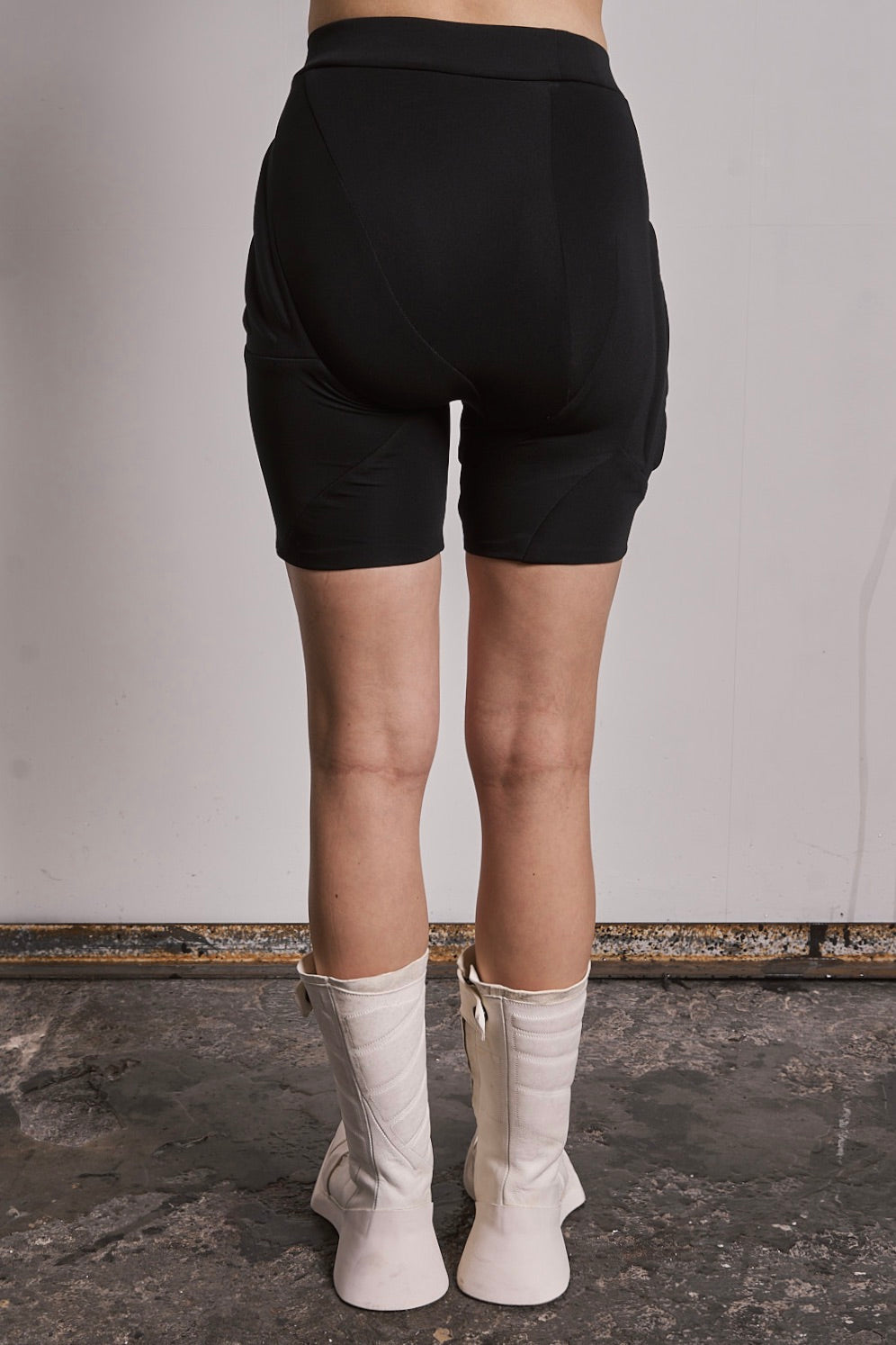 DISTORTION PADDED SHORTS