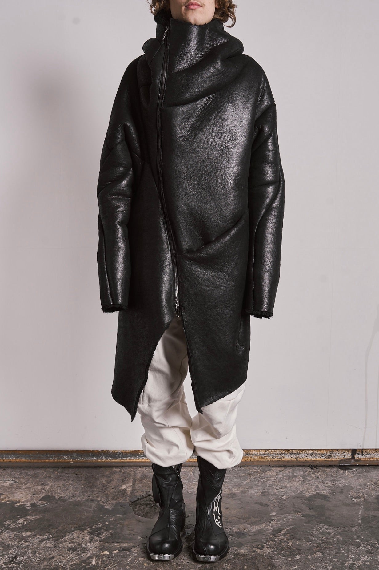 DISTORTION CURVED HOODED COAT