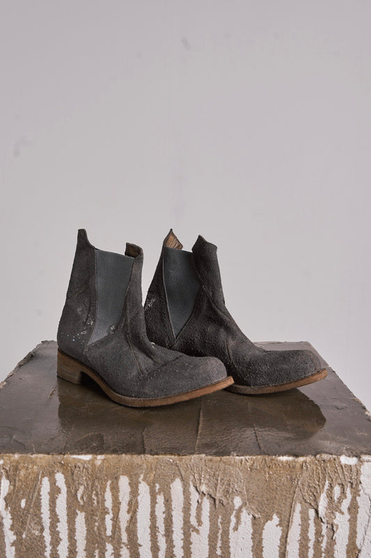 DISTORTION POINTED CHELSEA BOOT