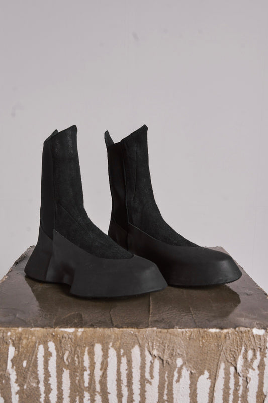 DISTORTION FEATHERWEIGHT HYBRID SNEAKER