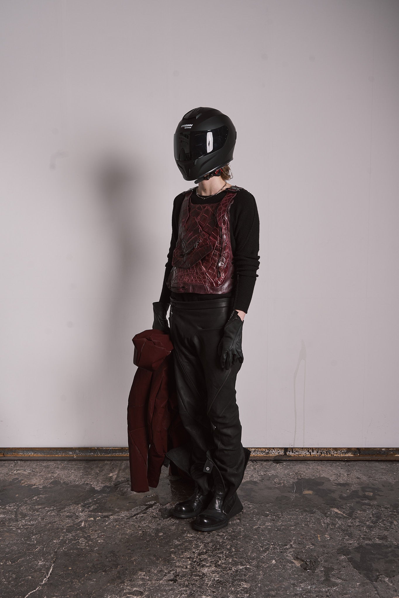 DISTORTION CURVED ZIPPED PANTS